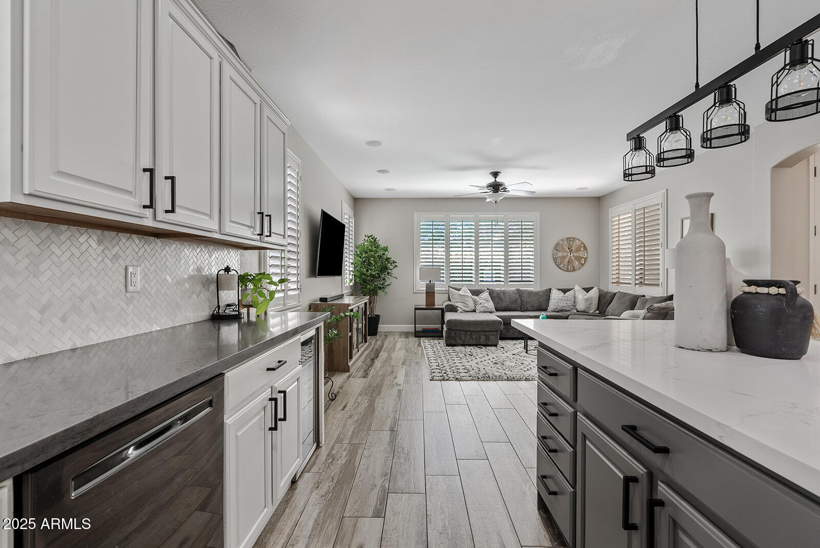 2117 E GLACIER Place