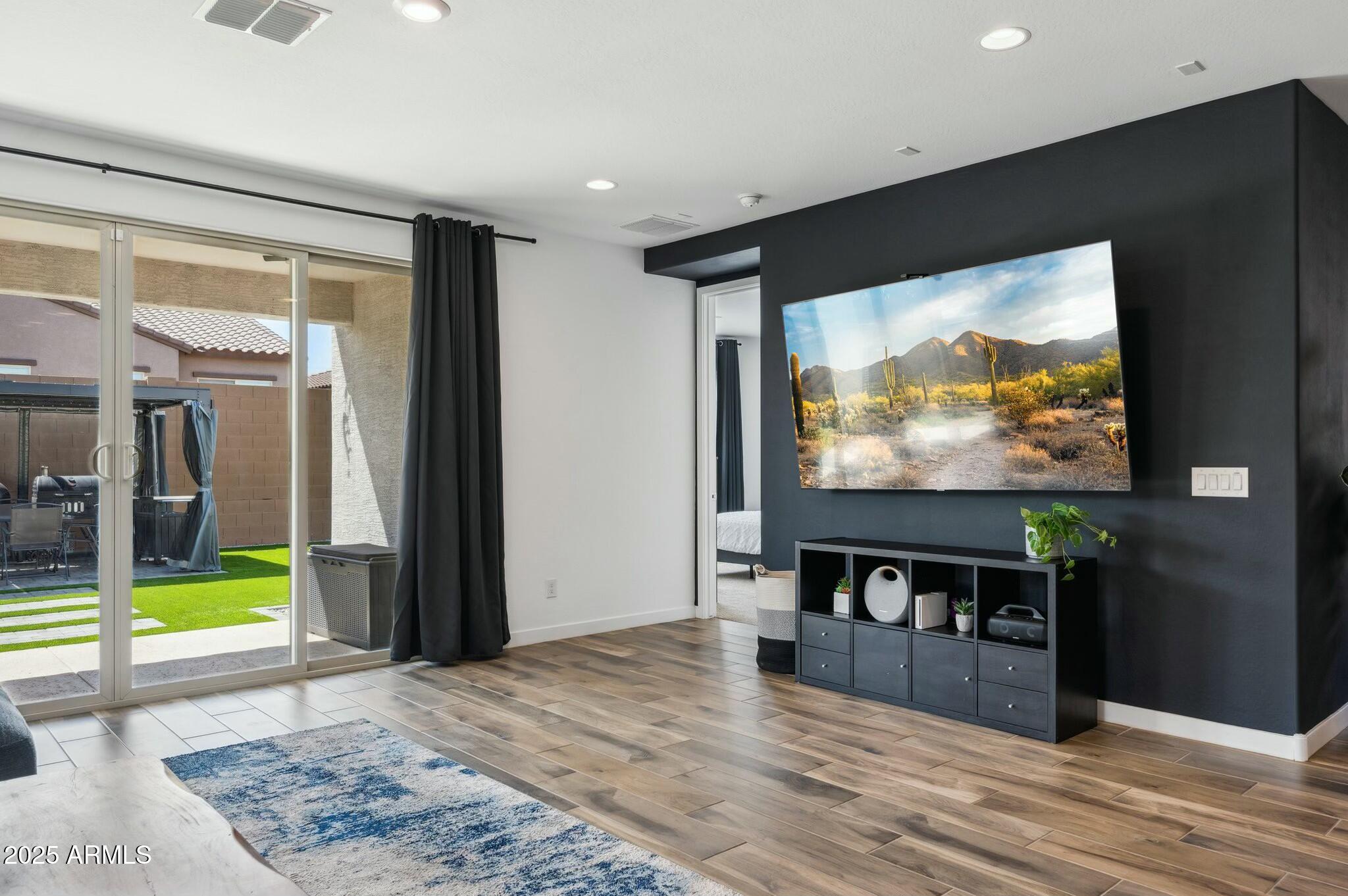 2535 W HIDALGO Avenue