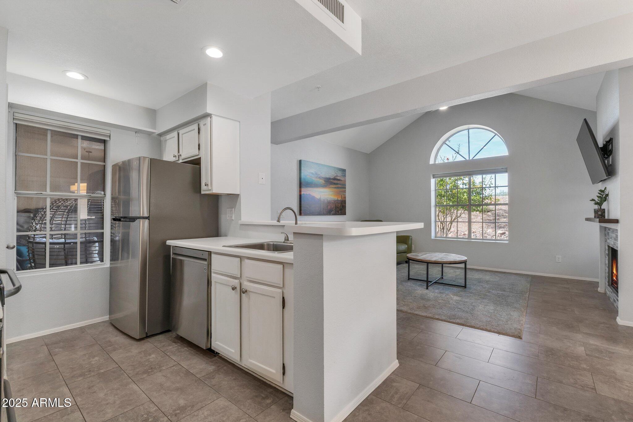 7675 E MCDONALD Drive, 107