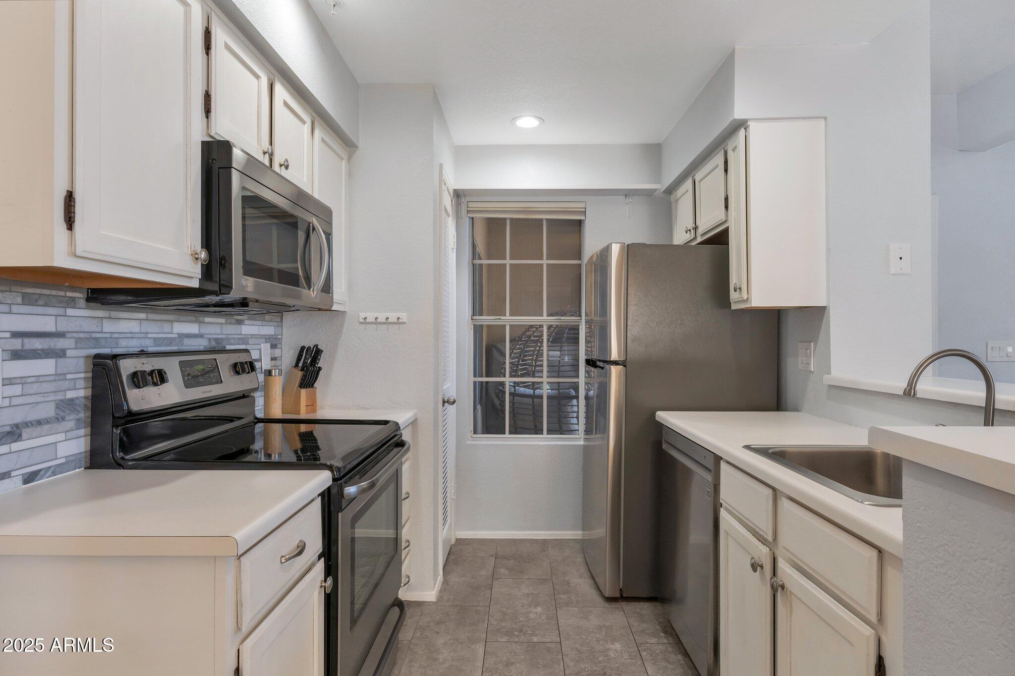 7675 E MCDONALD Drive, 107