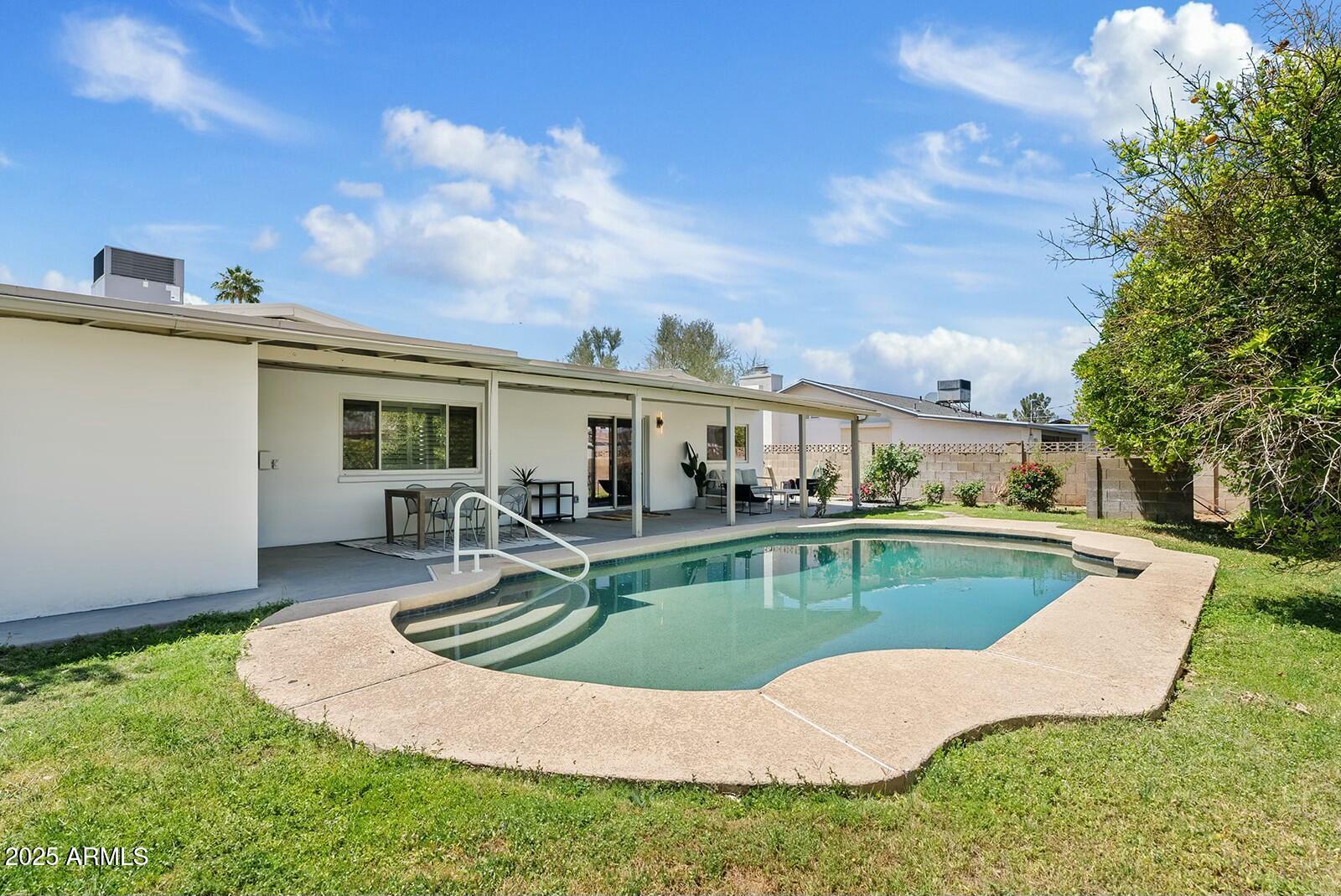 8144 E VISTA Drive
