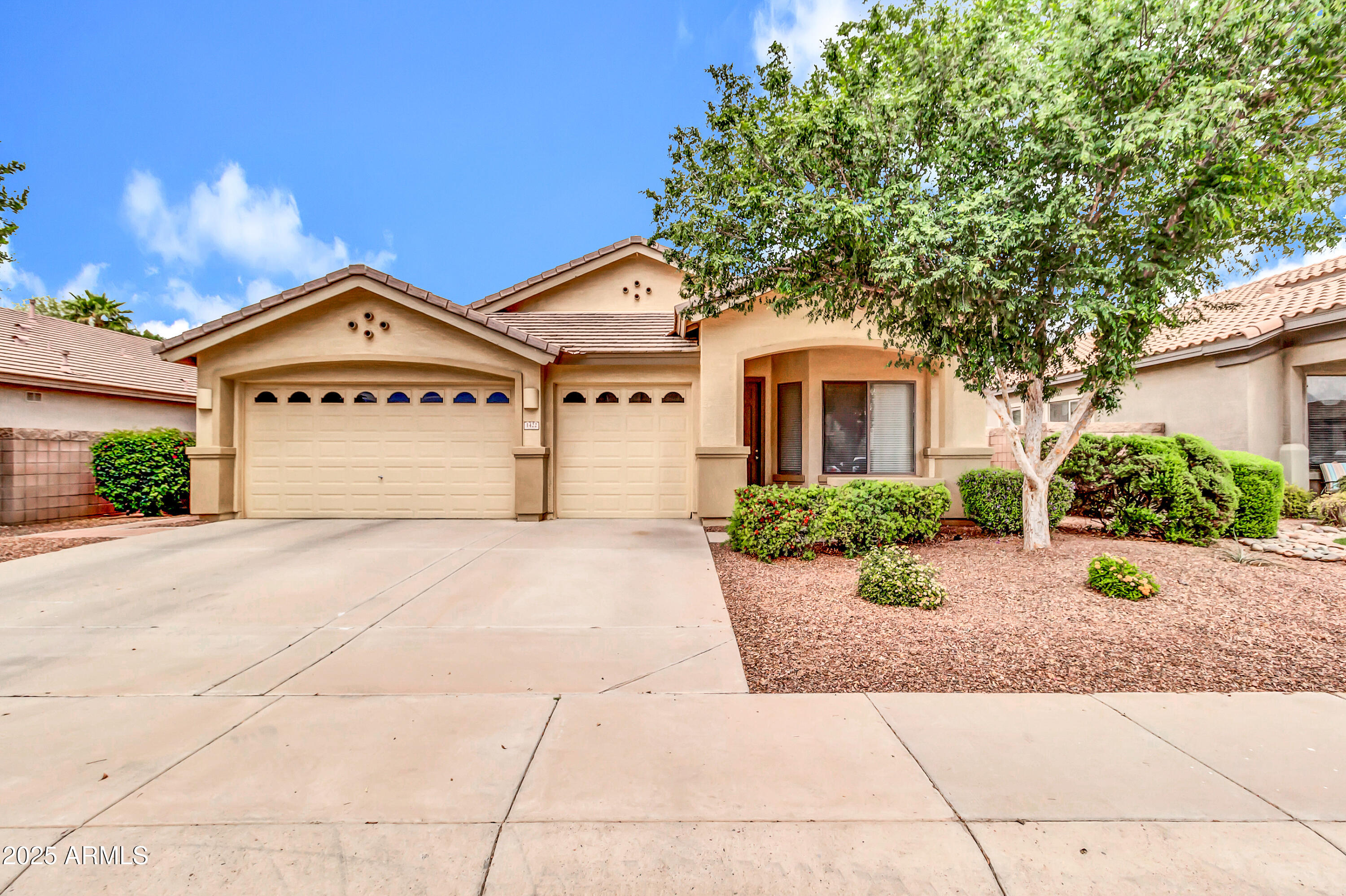 1422 E EBONY Drive