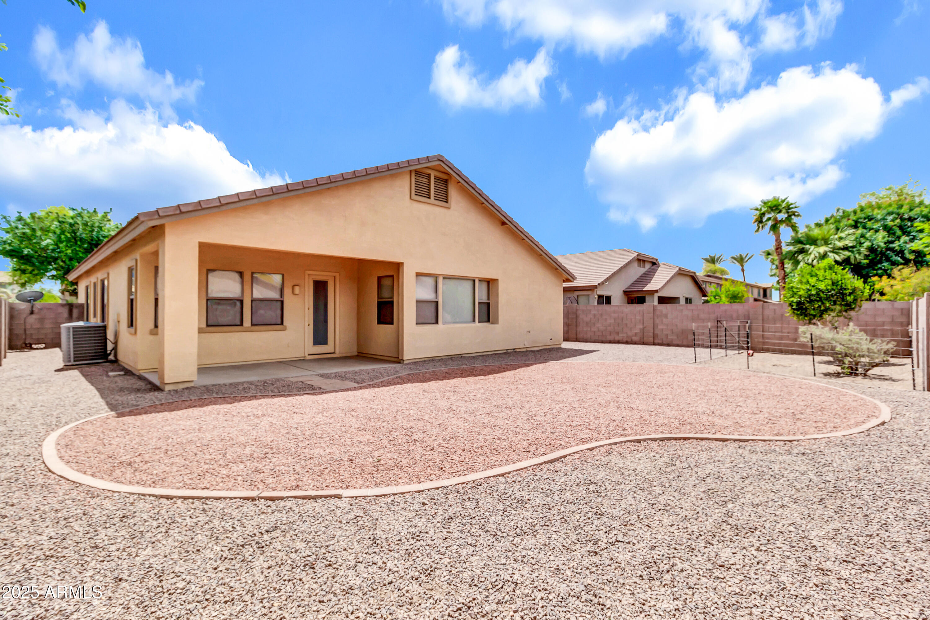 1422 E EBONY Drive