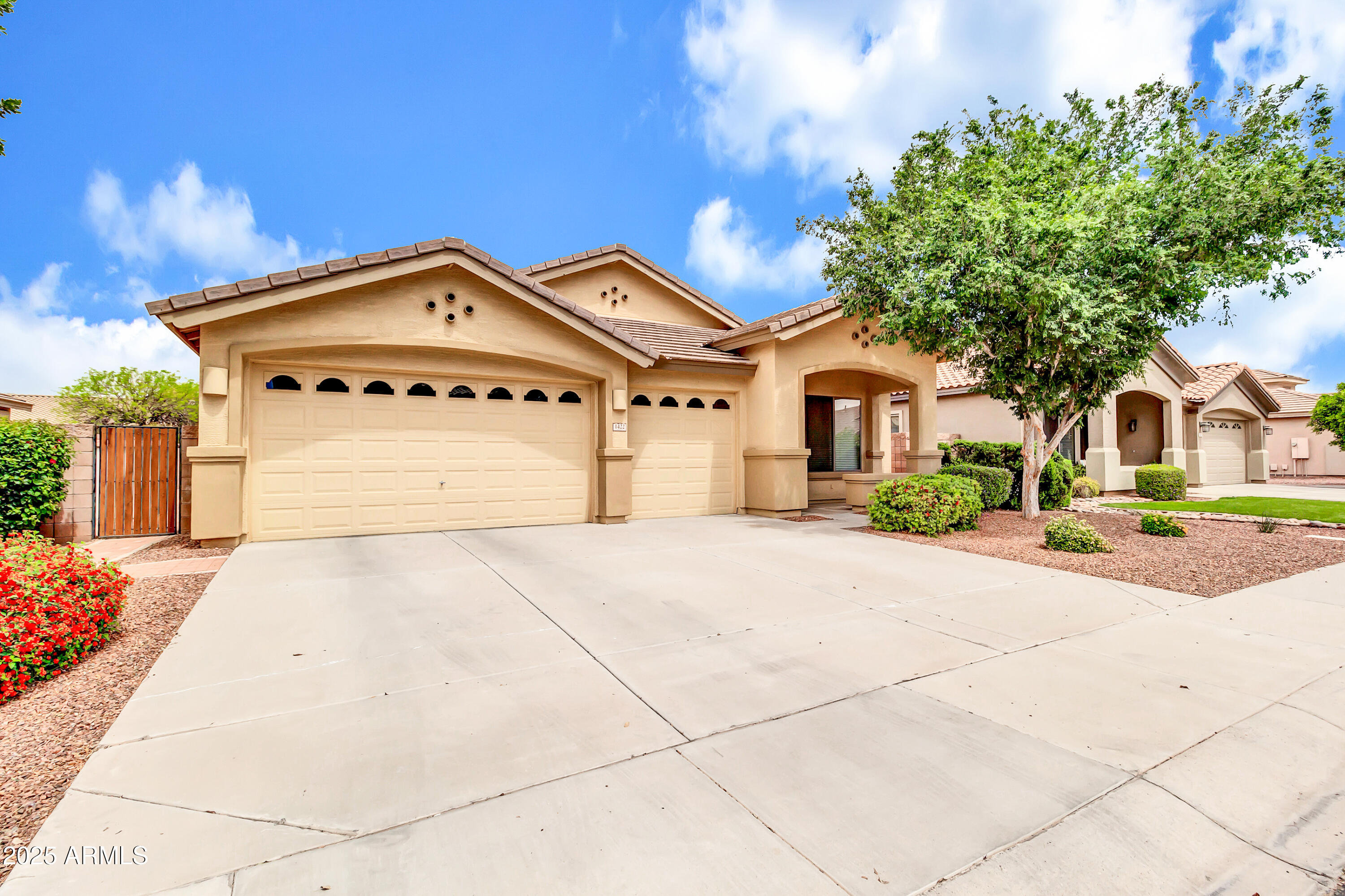 1422 E EBONY Drive