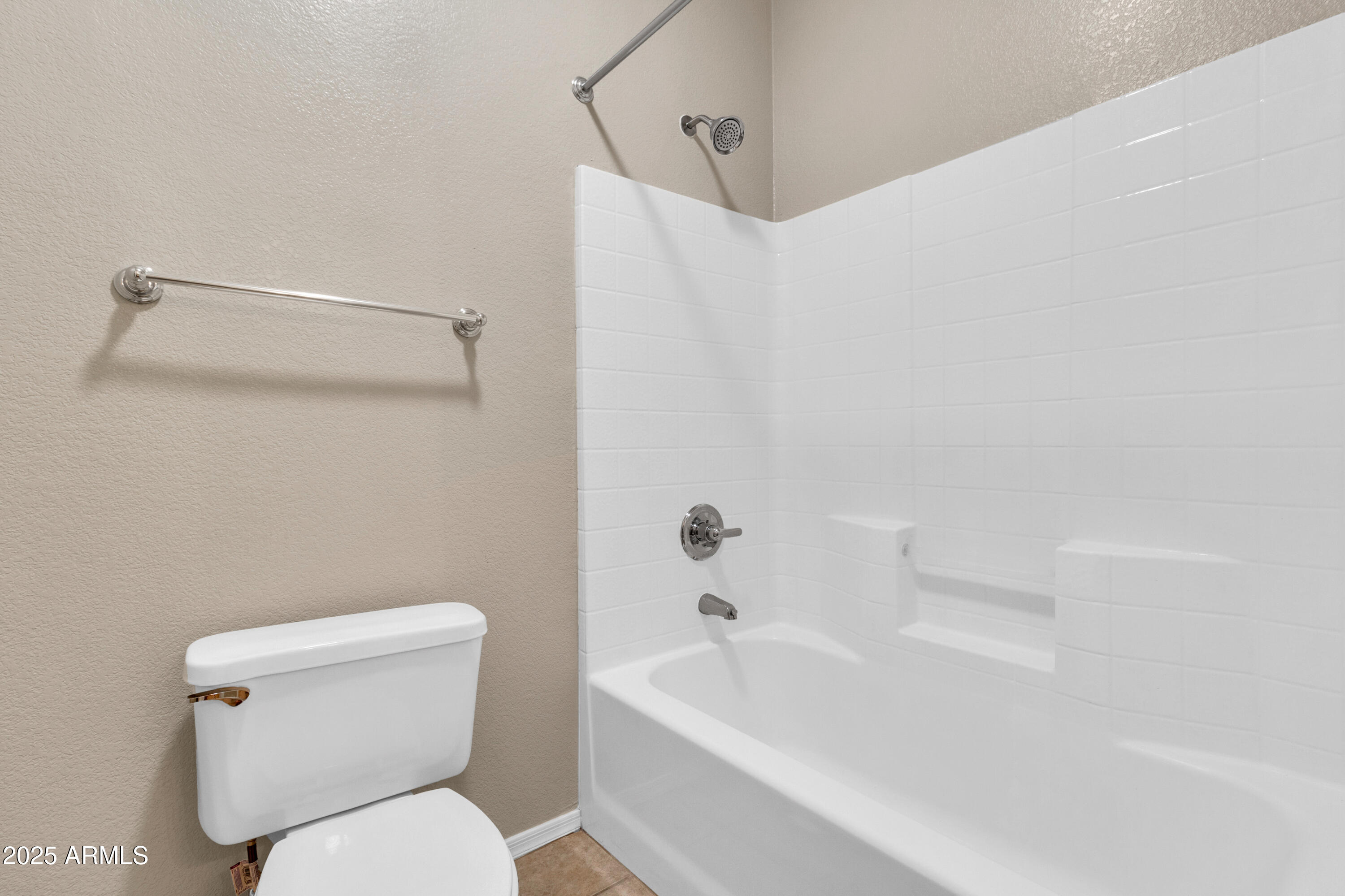 1422 E EBONY Drive
