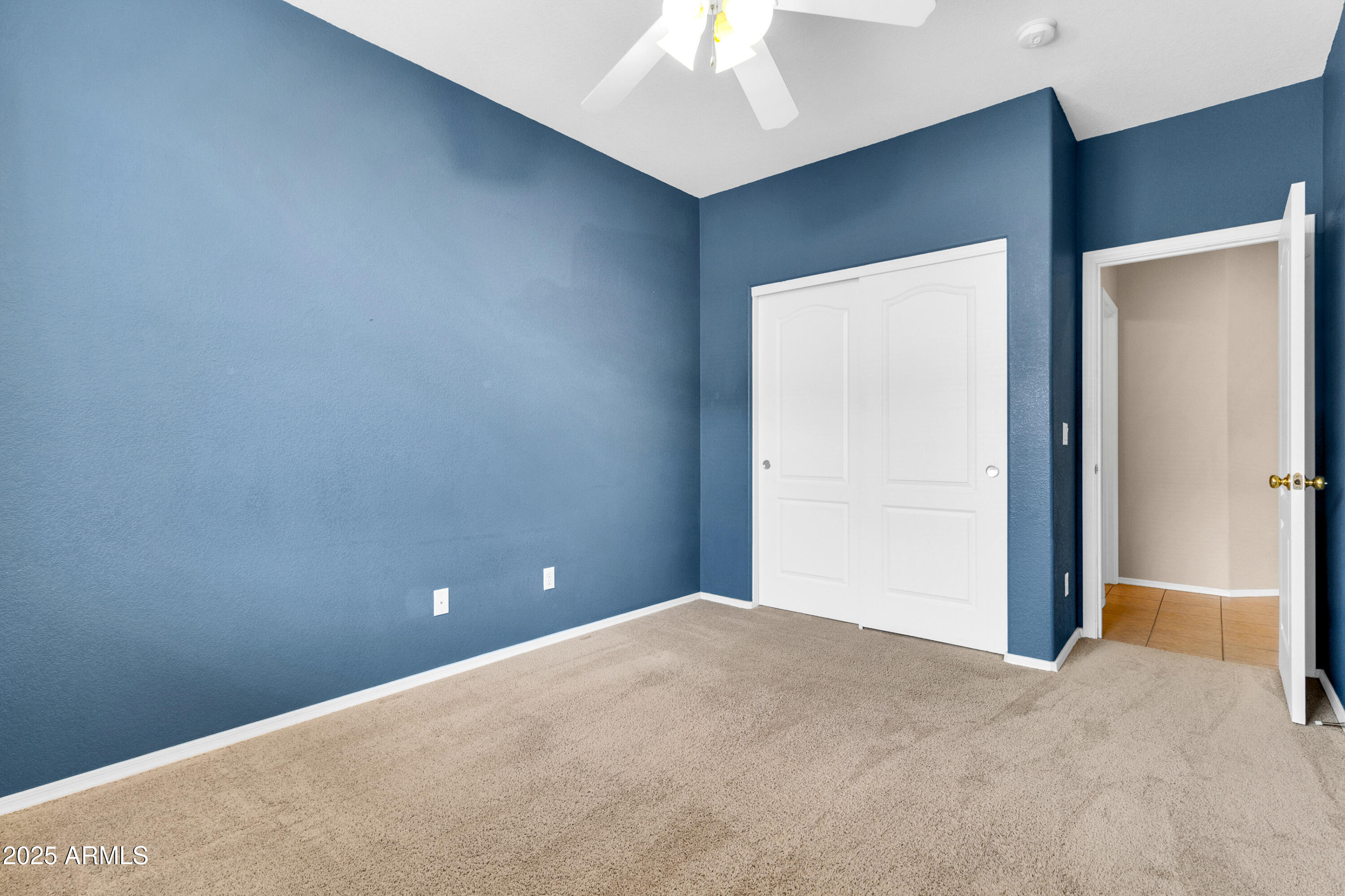 1422 E EBONY Drive