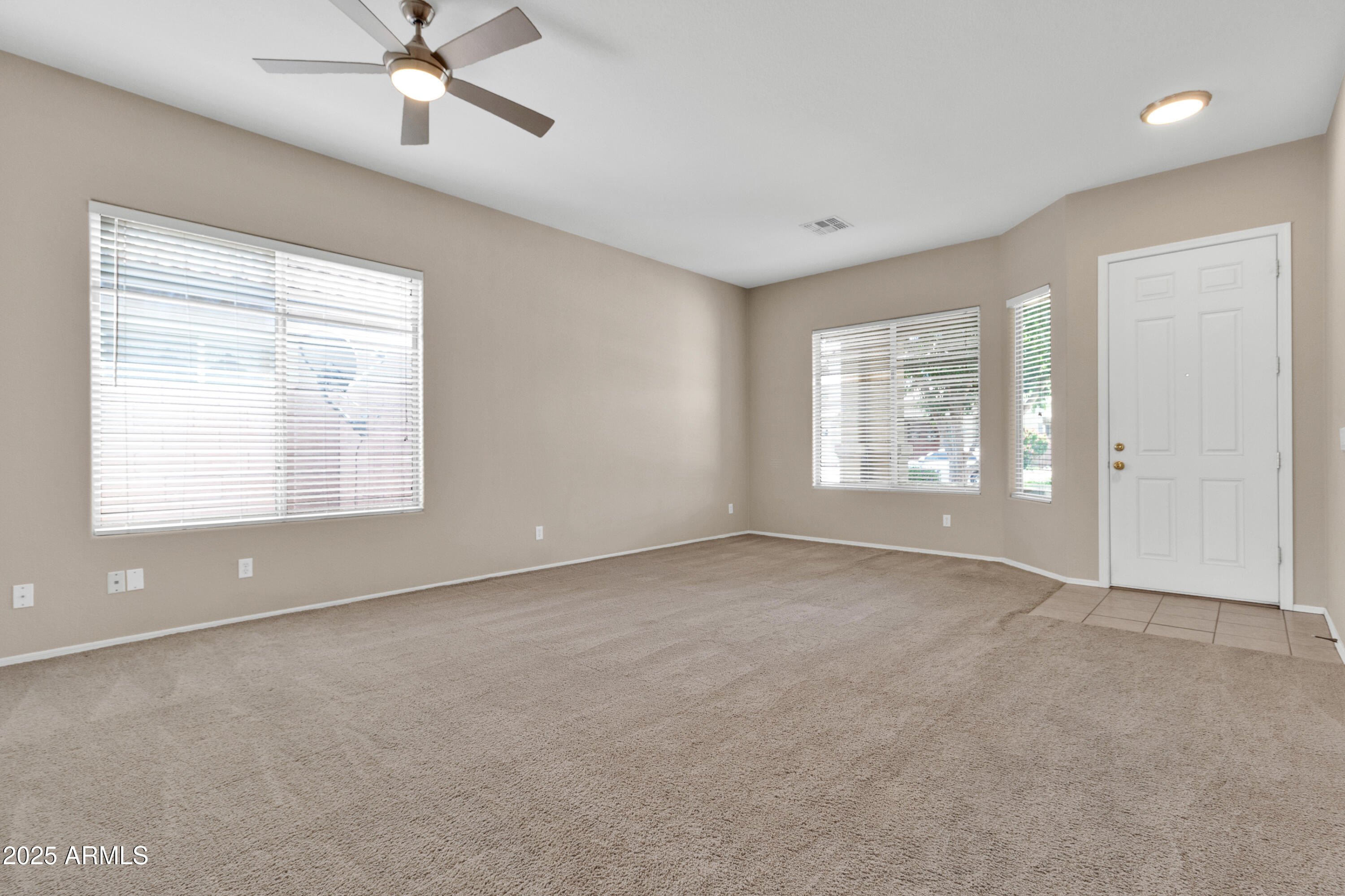 1422 E EBONY Drive