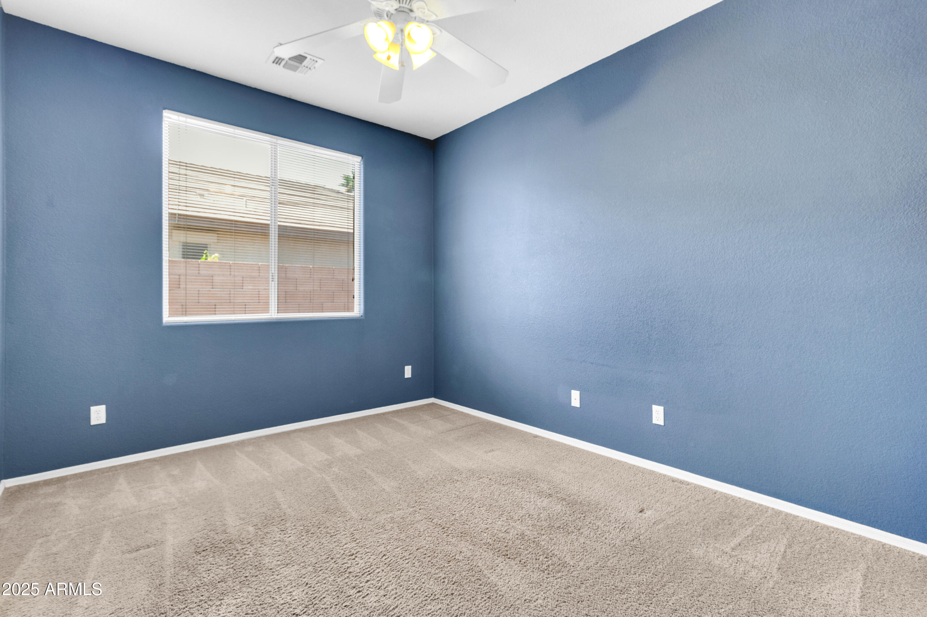 1422 E EBONY Drive