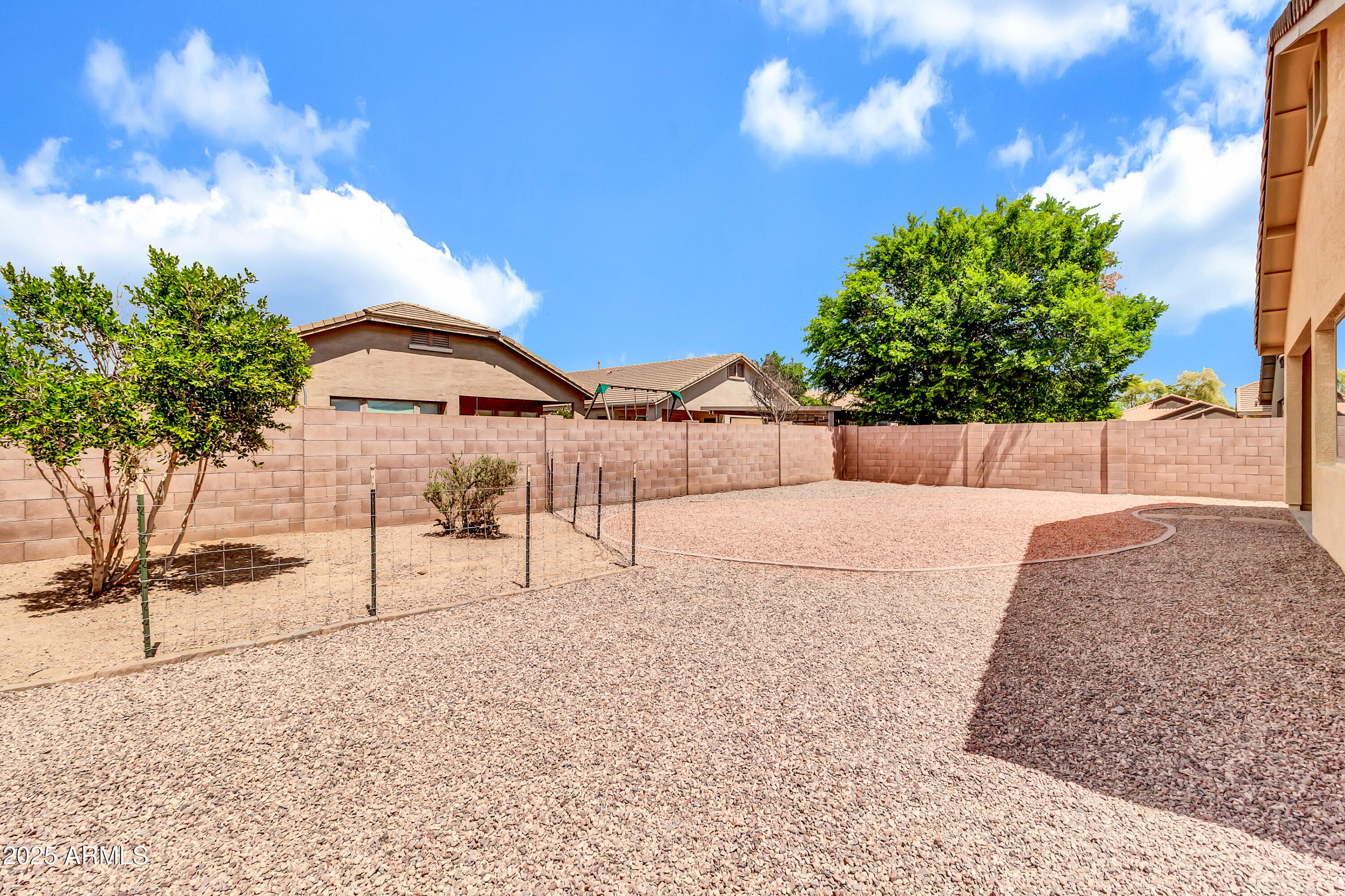 1422 E EBONY Drive