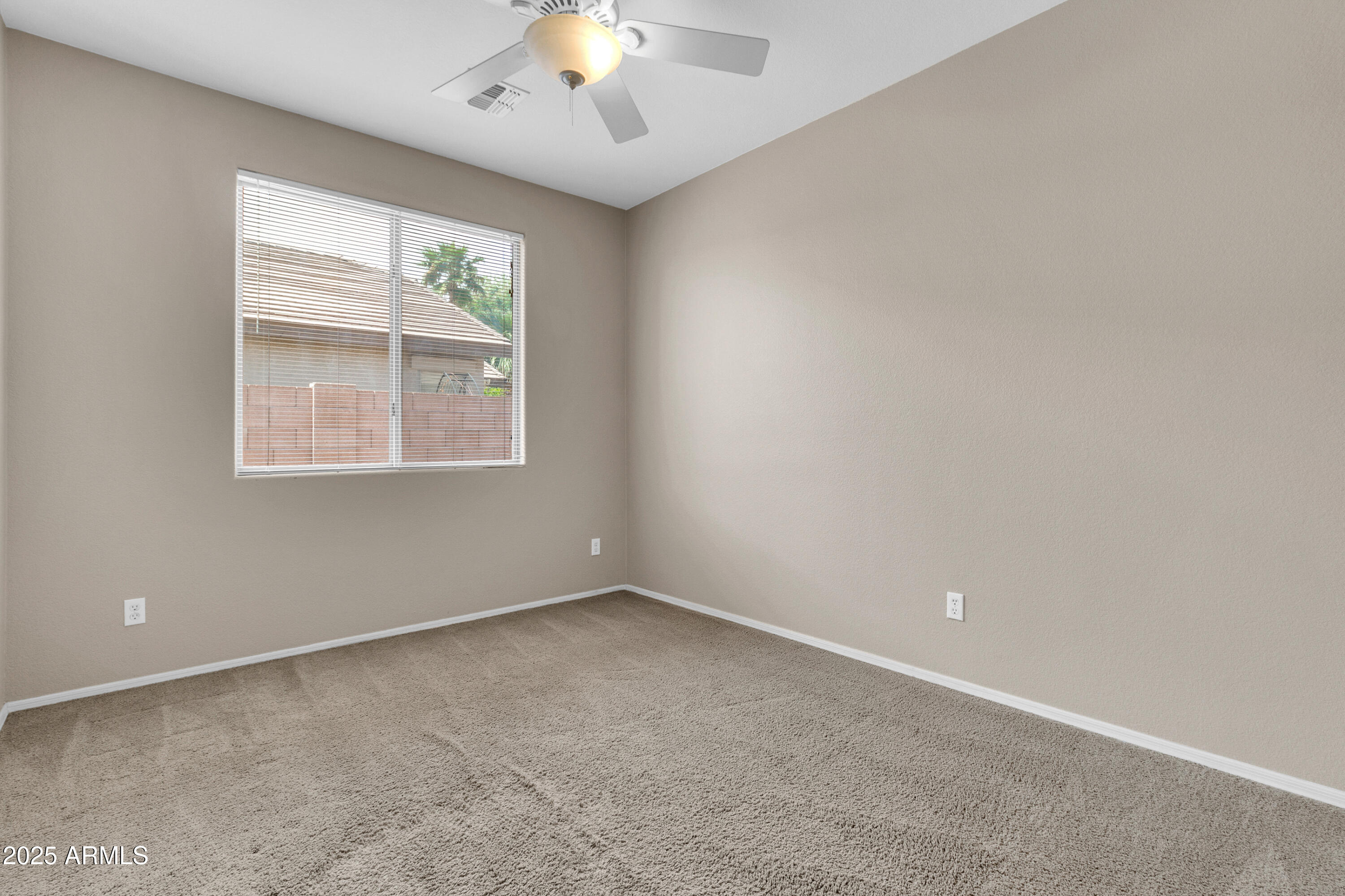 1422 E EBONY Drive