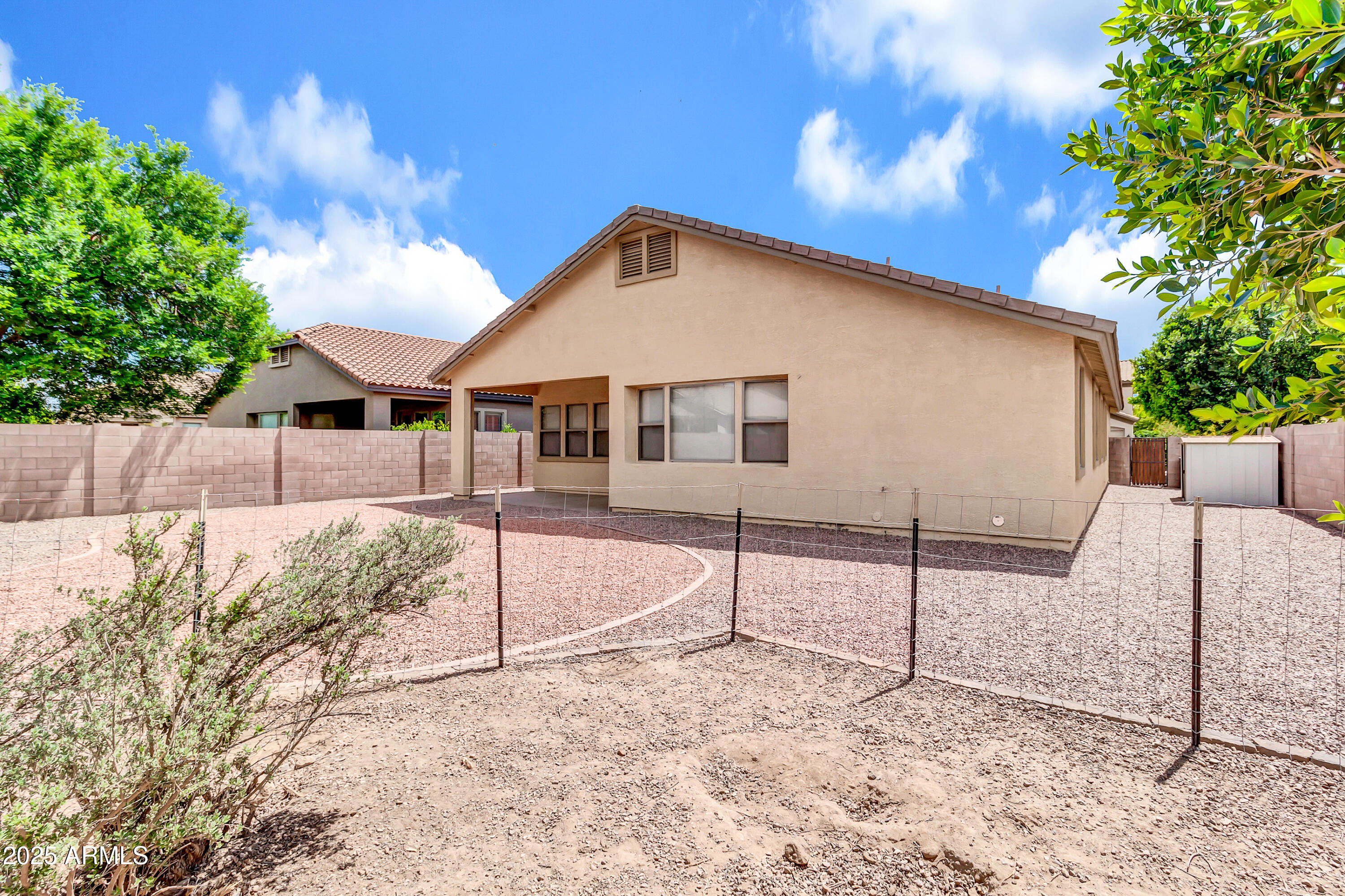 1422 E EBONY Drive