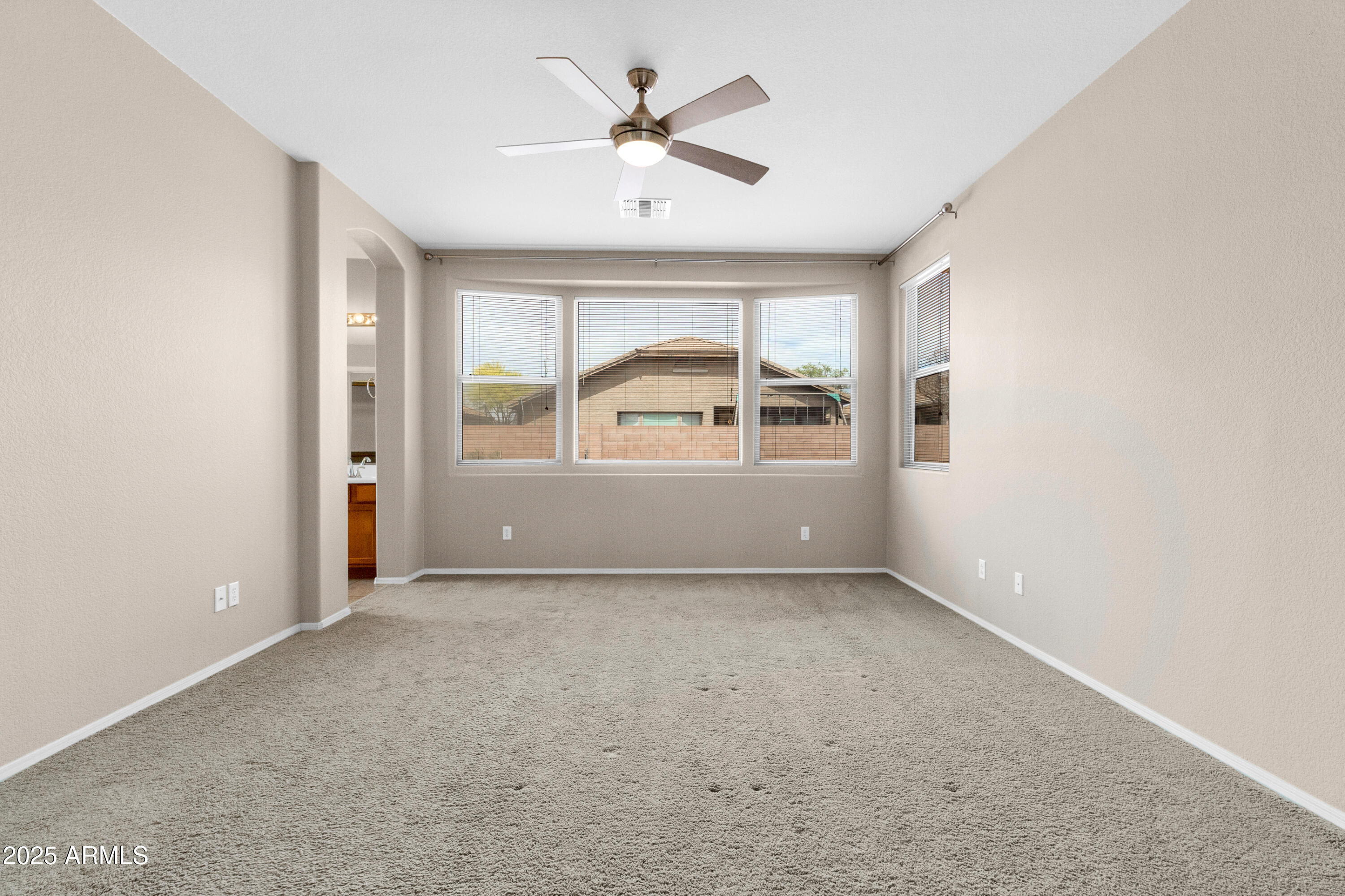 1422 E EBONY Drive