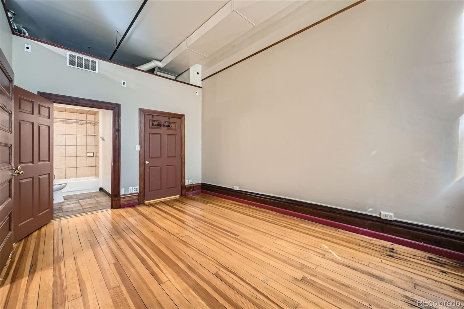 211 W 2nd Street Unit: 205