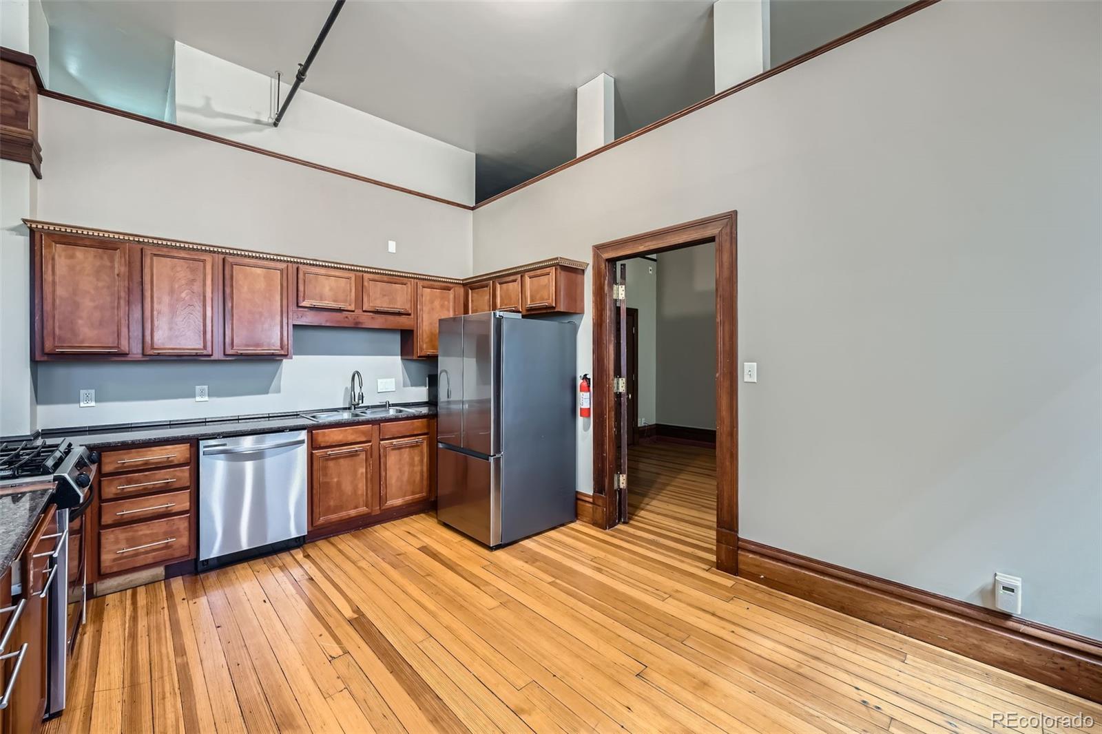 211 W 2nd Street Unit: 205