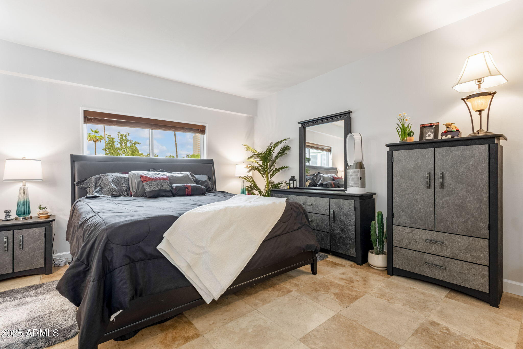 349 E THOMAS Road E401