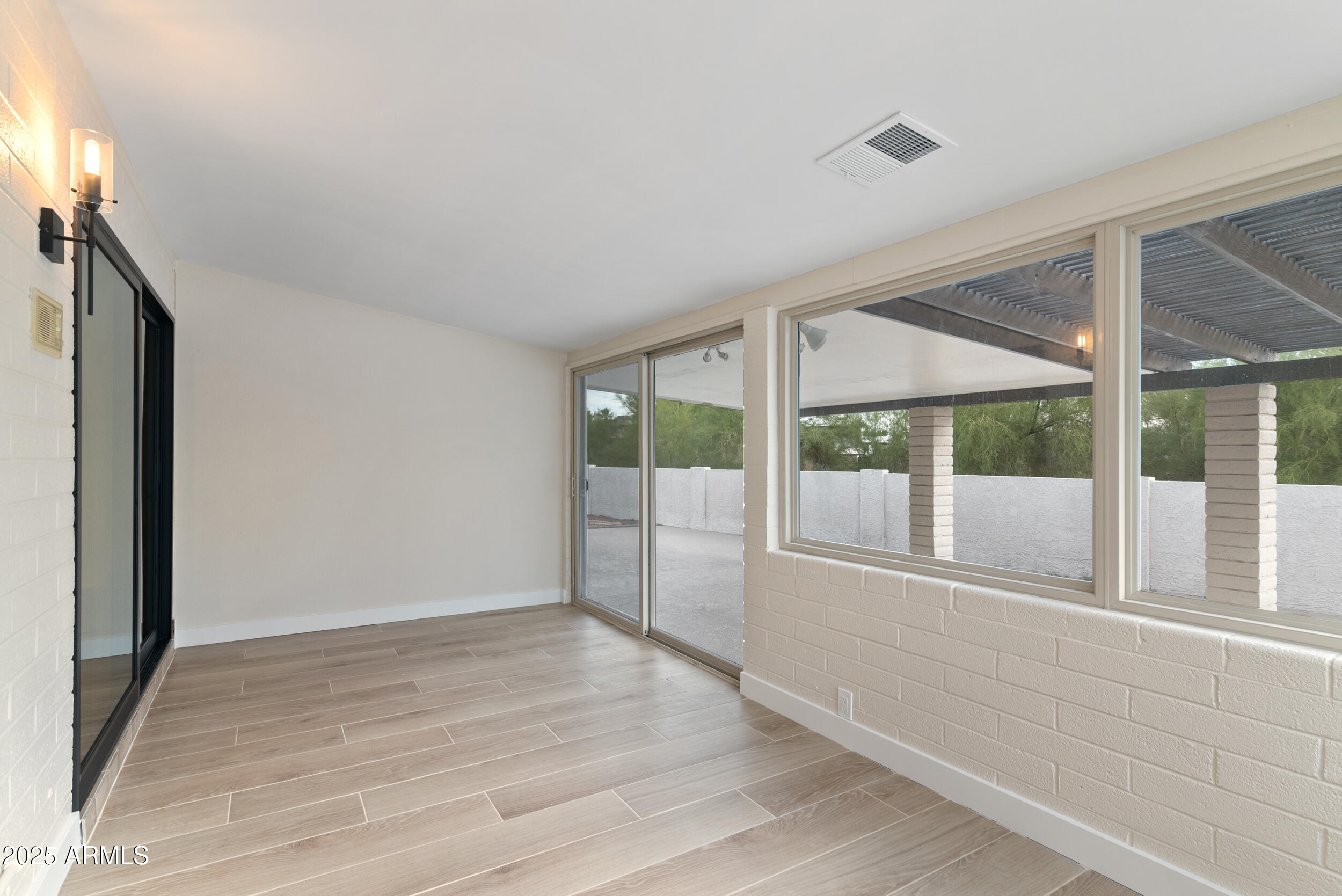 6802 N 22ND Place