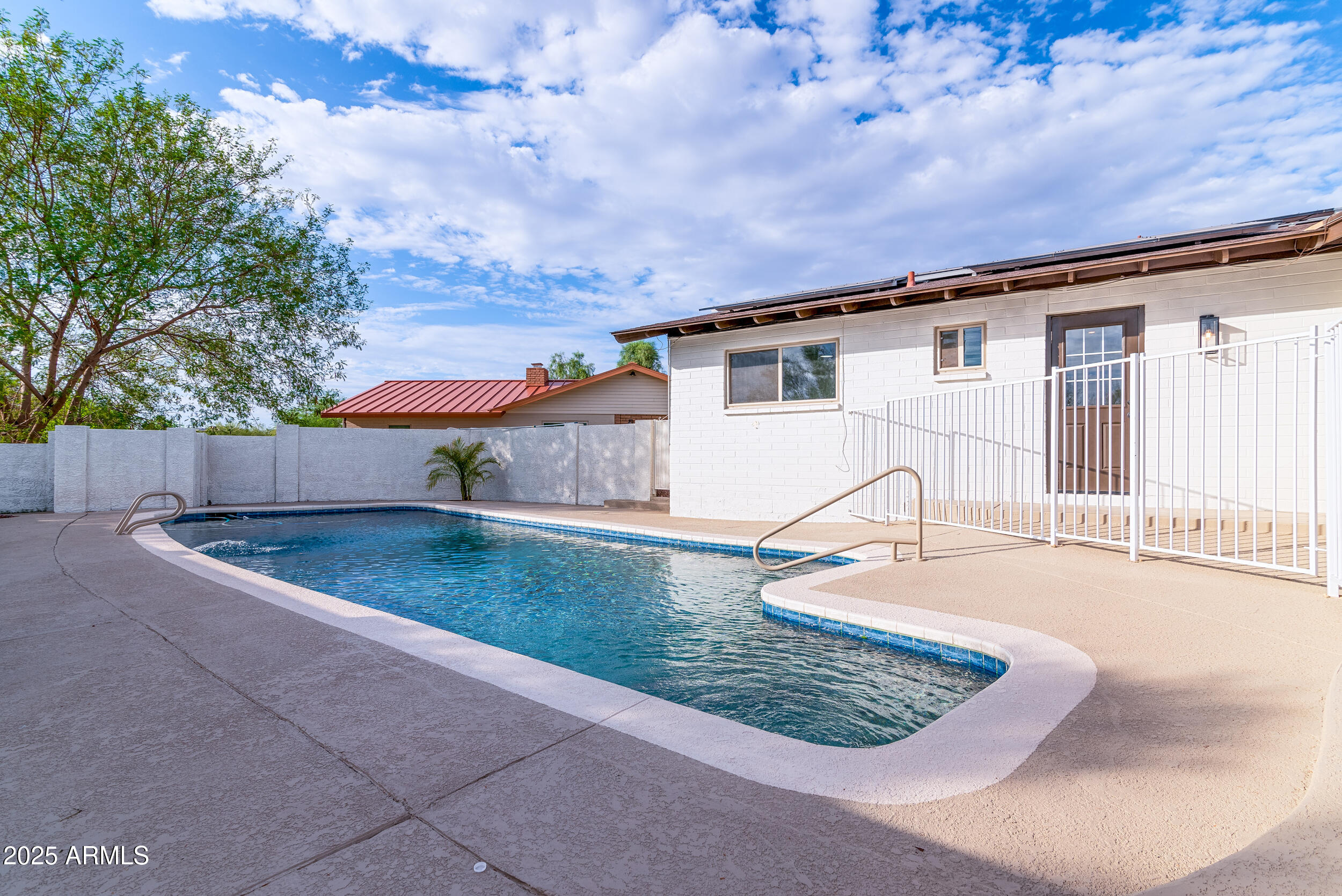 6802 N 22ND Place