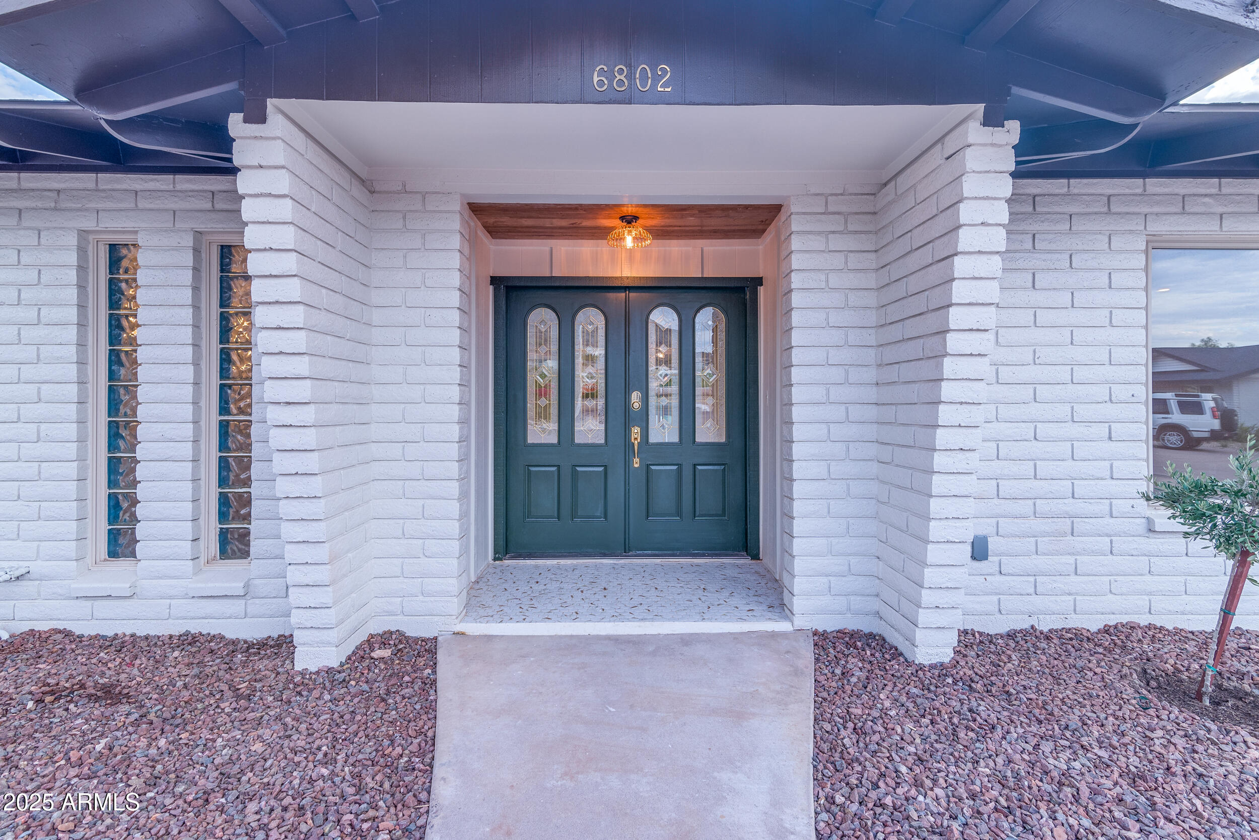 6802 N 22ND Place