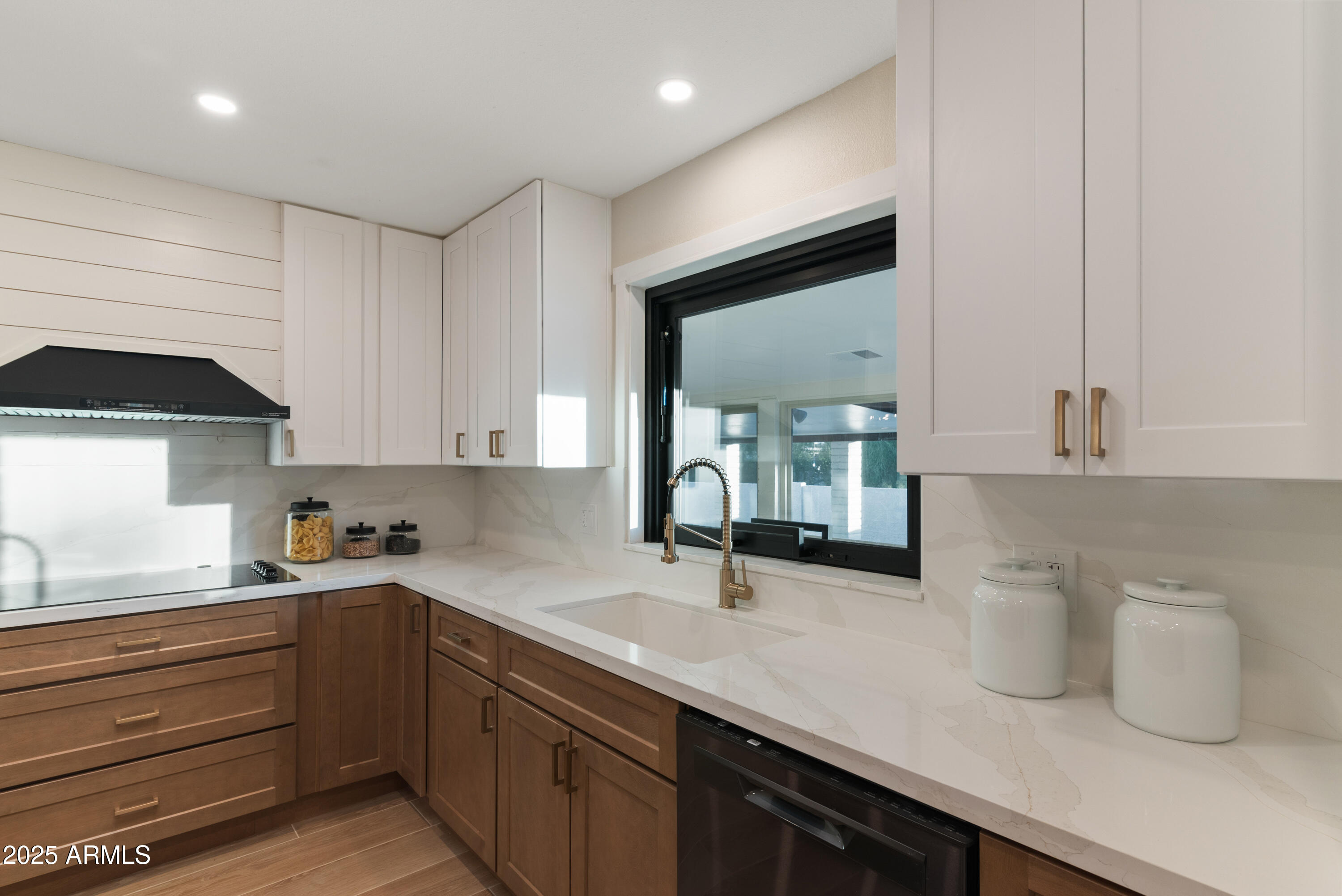 6802 N 22ND Place