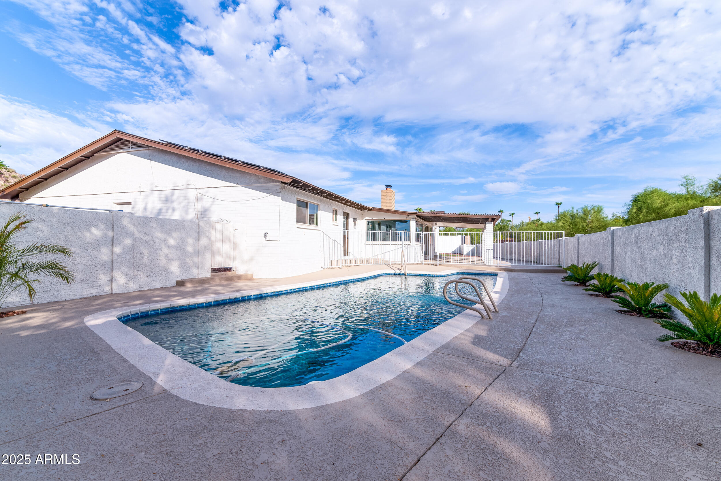6802 N 22ND Place