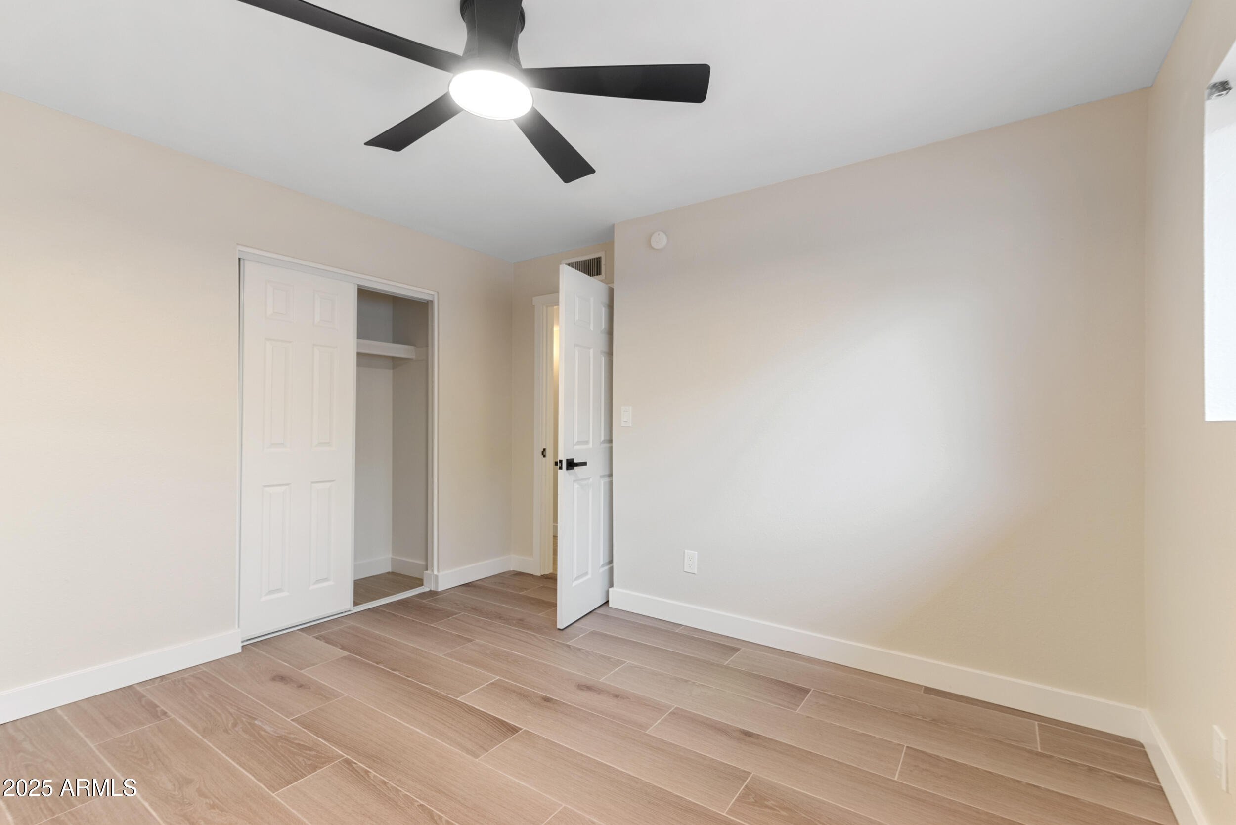 6802 N 22ND Place