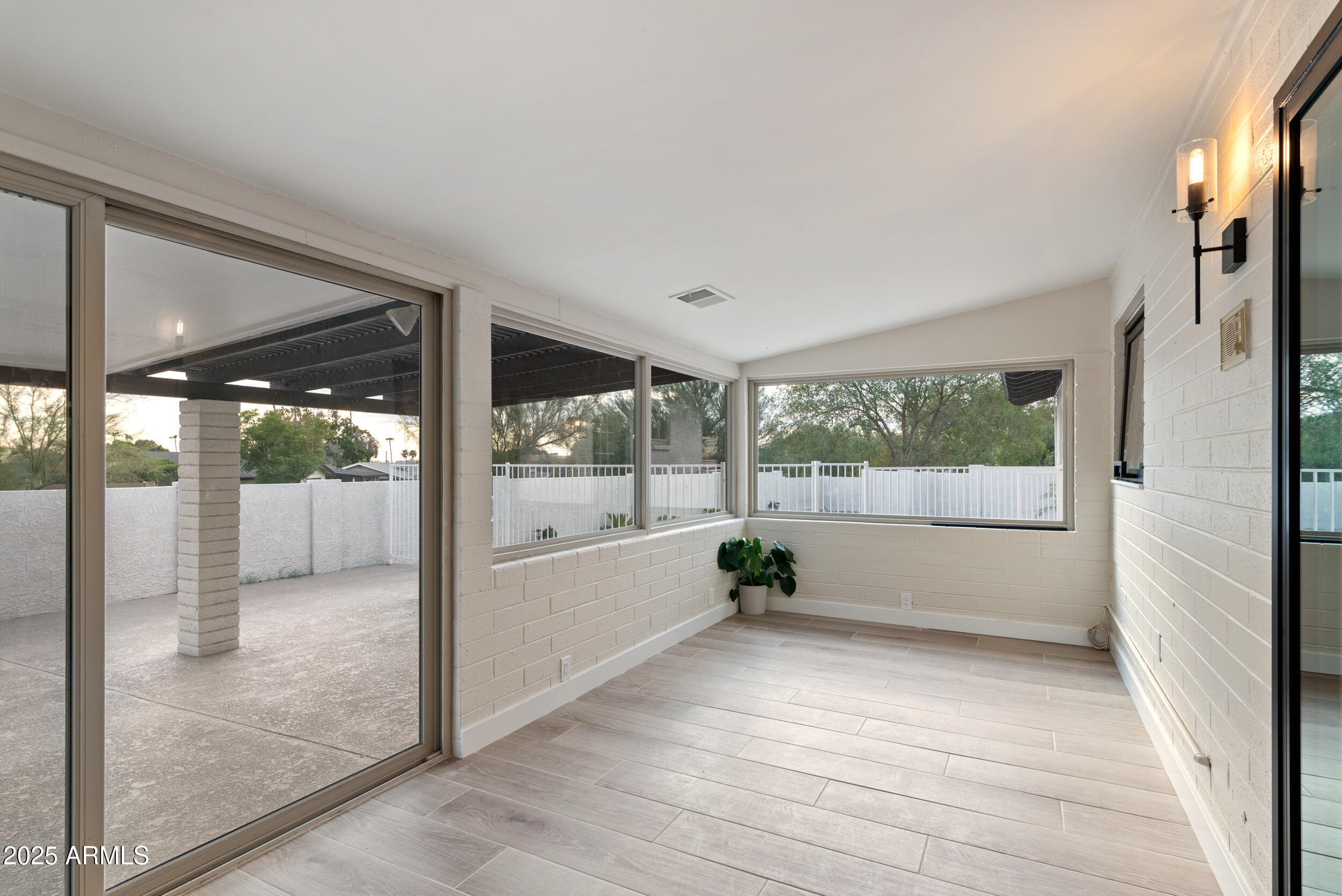 6802 N 22ND Place