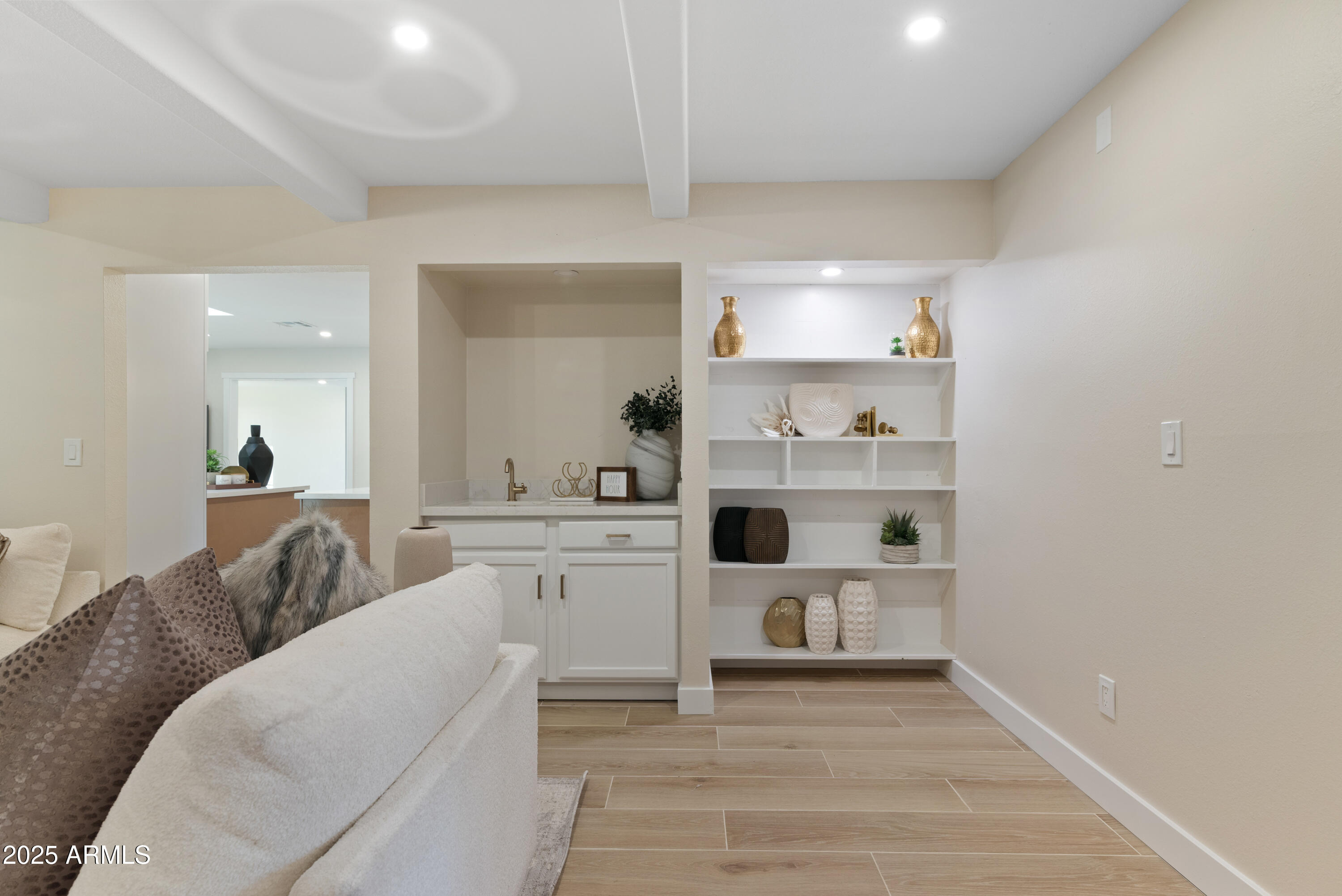 6802 N 22ND Place
