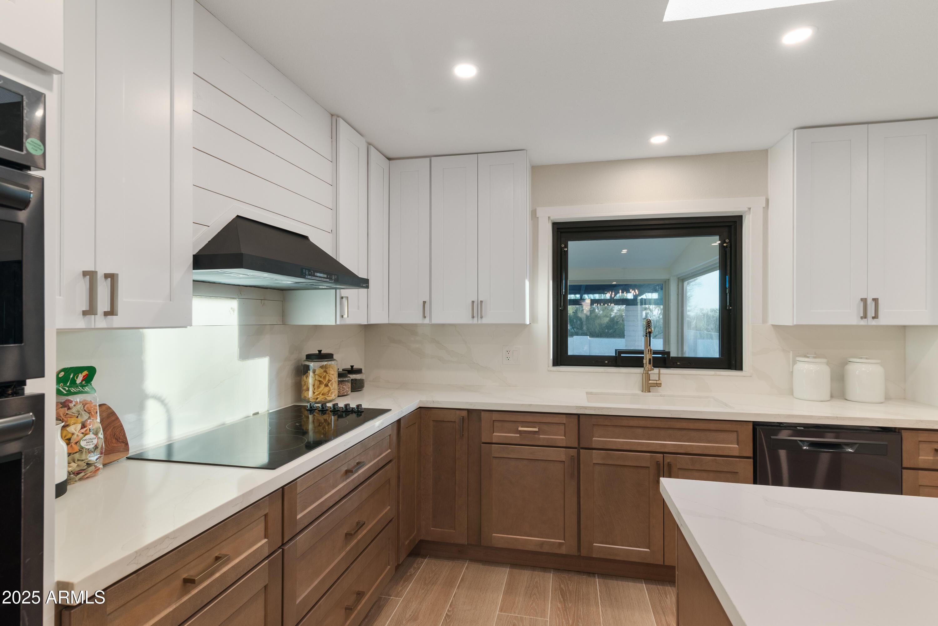 6802 N 22ND Place