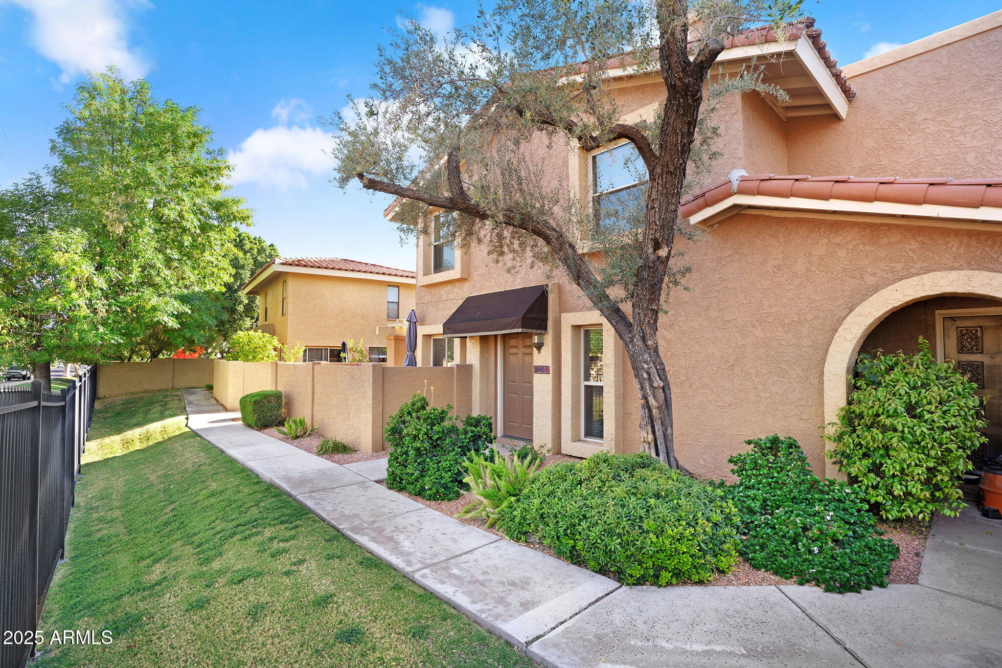 10445 N 11TH Place, 3