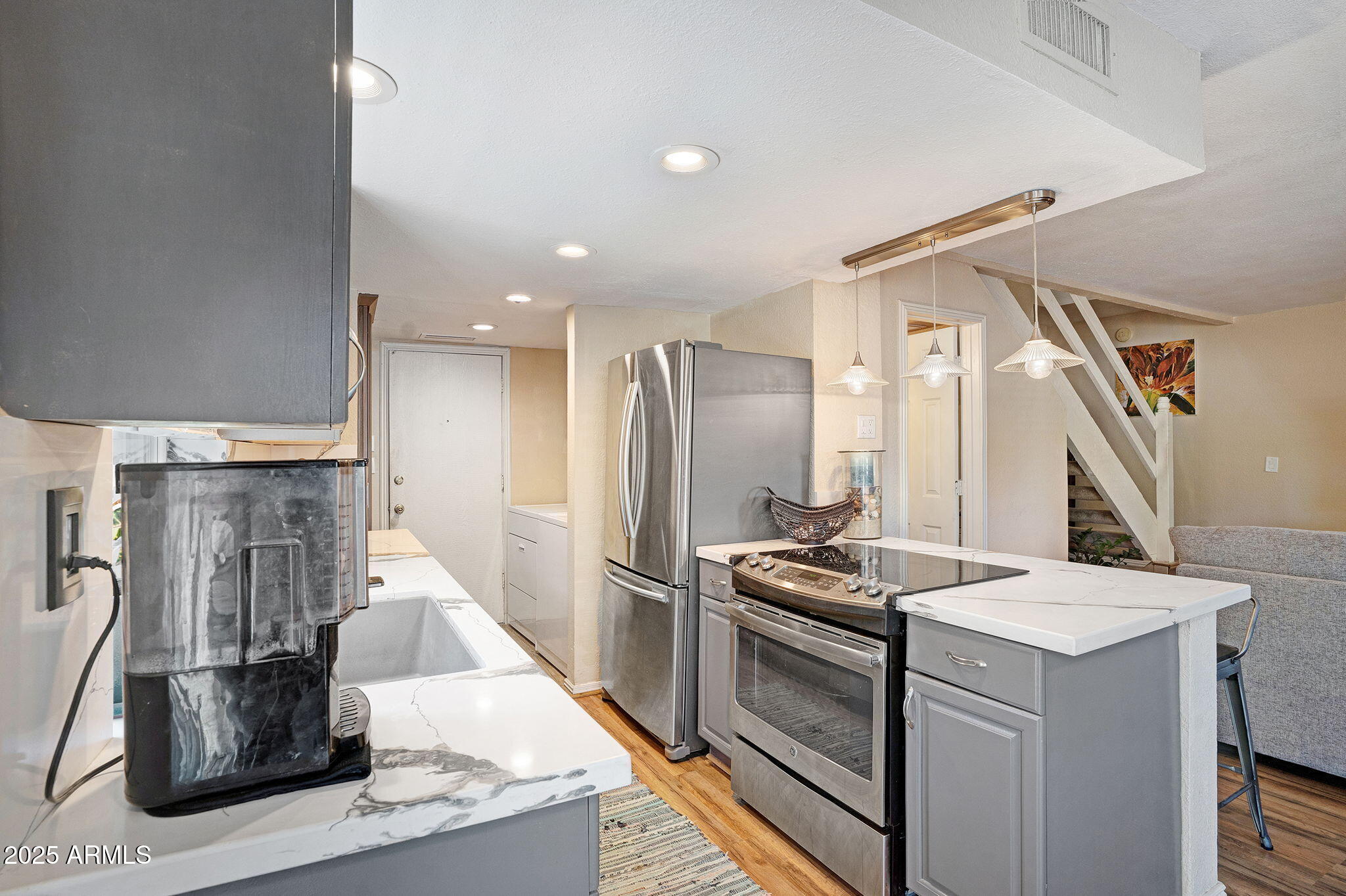 10445 N 11TH Place, 3