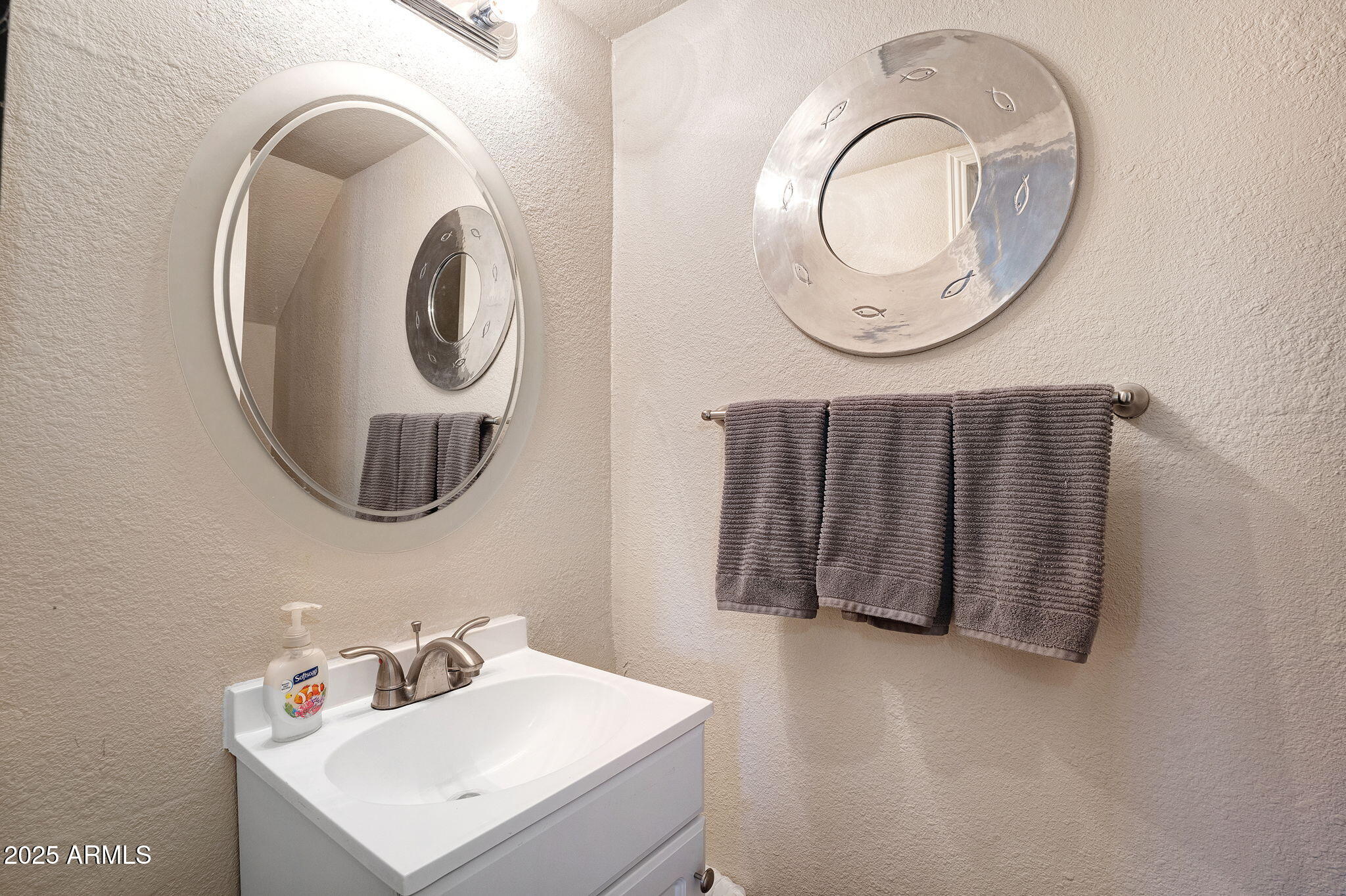 10445 N 11TH Place, 3