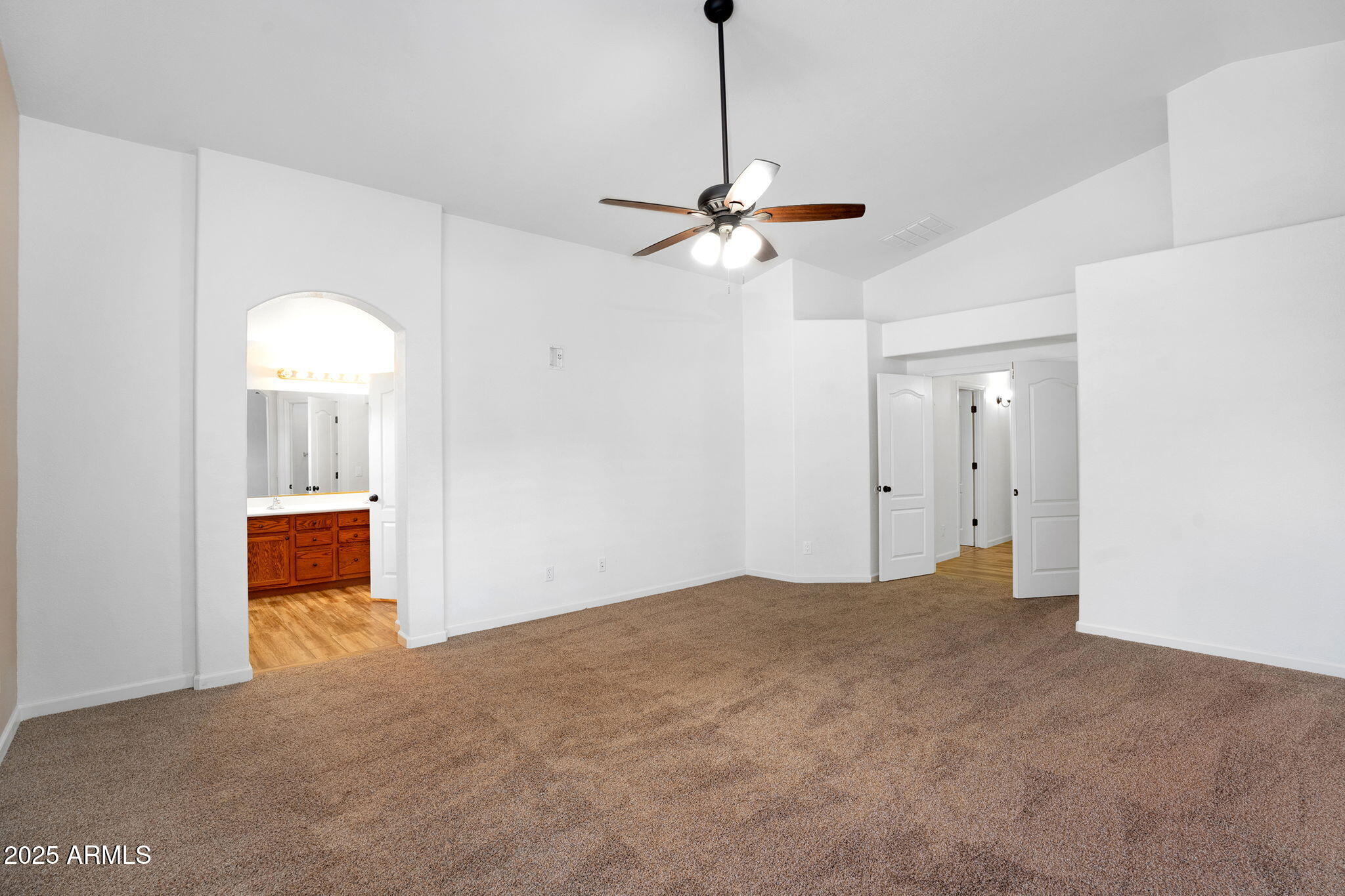 418 E CLAIRIDGE Drive
