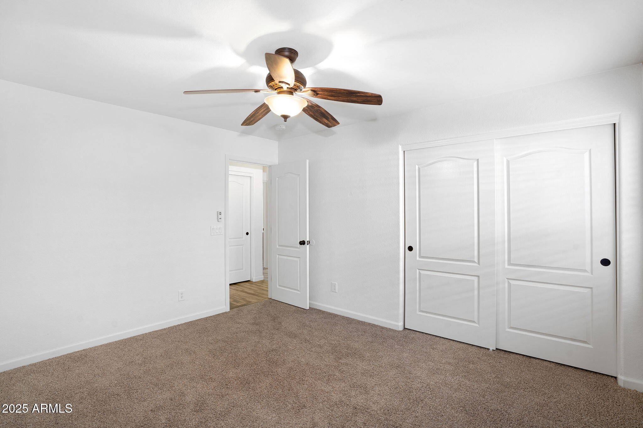 418 E CLAIRIDGE Drive