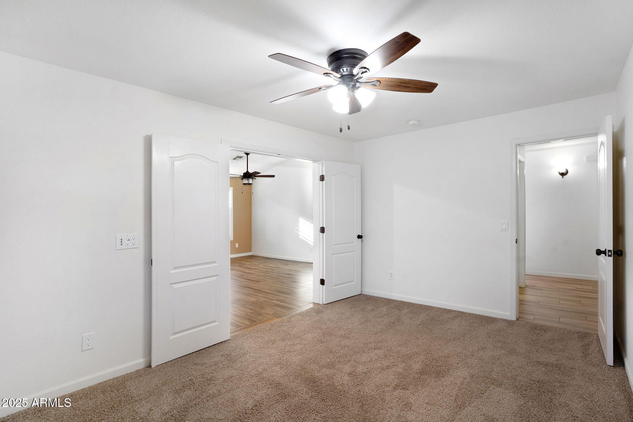 418 E CLAIRIDGE Drive