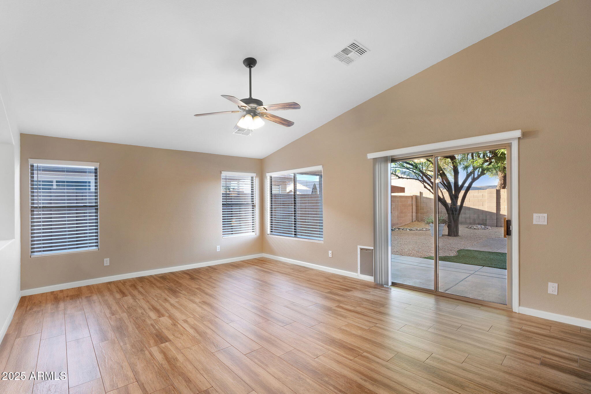 418 E CLAIRIDGE Drive