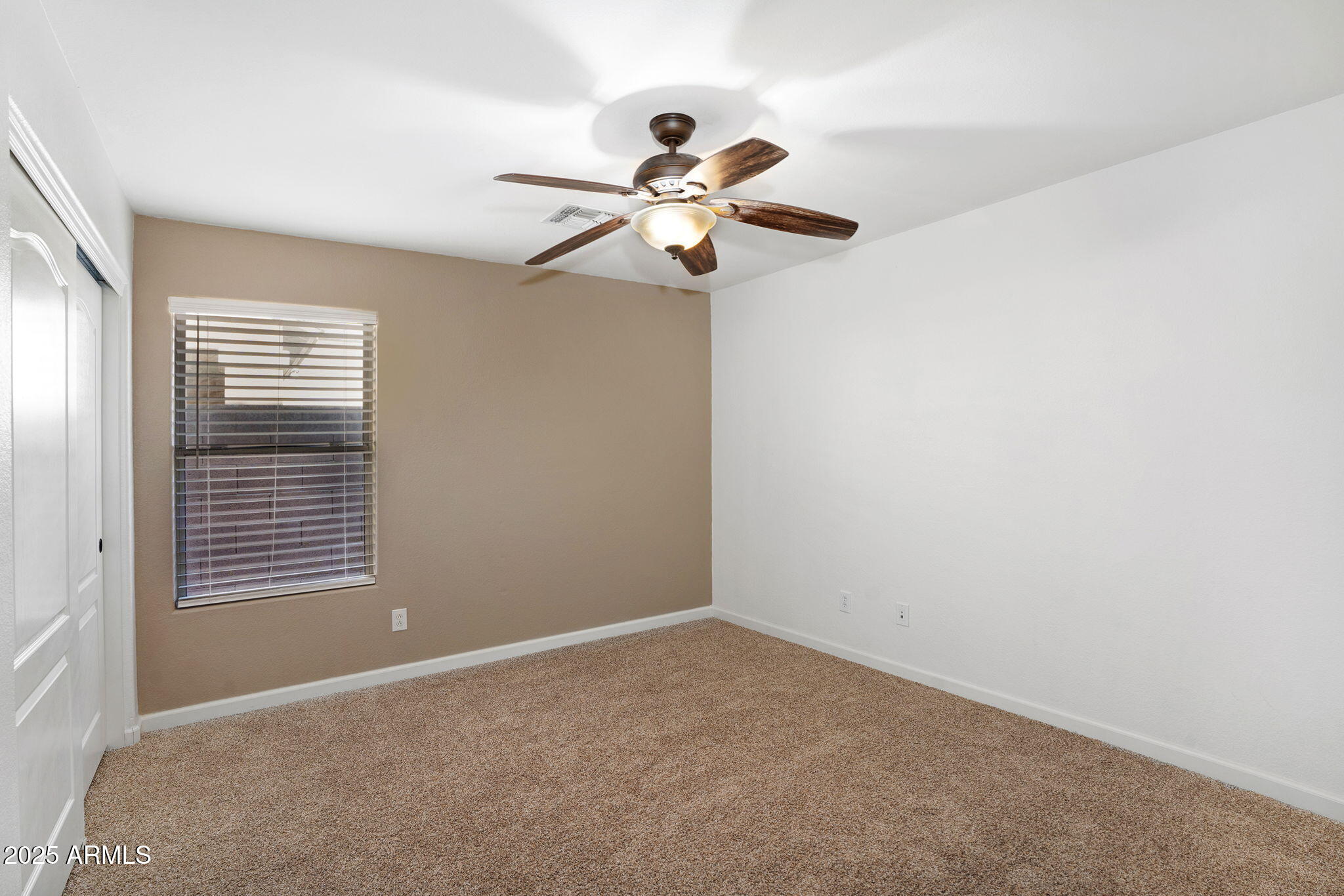 418 E CLAIRIDGE Drive