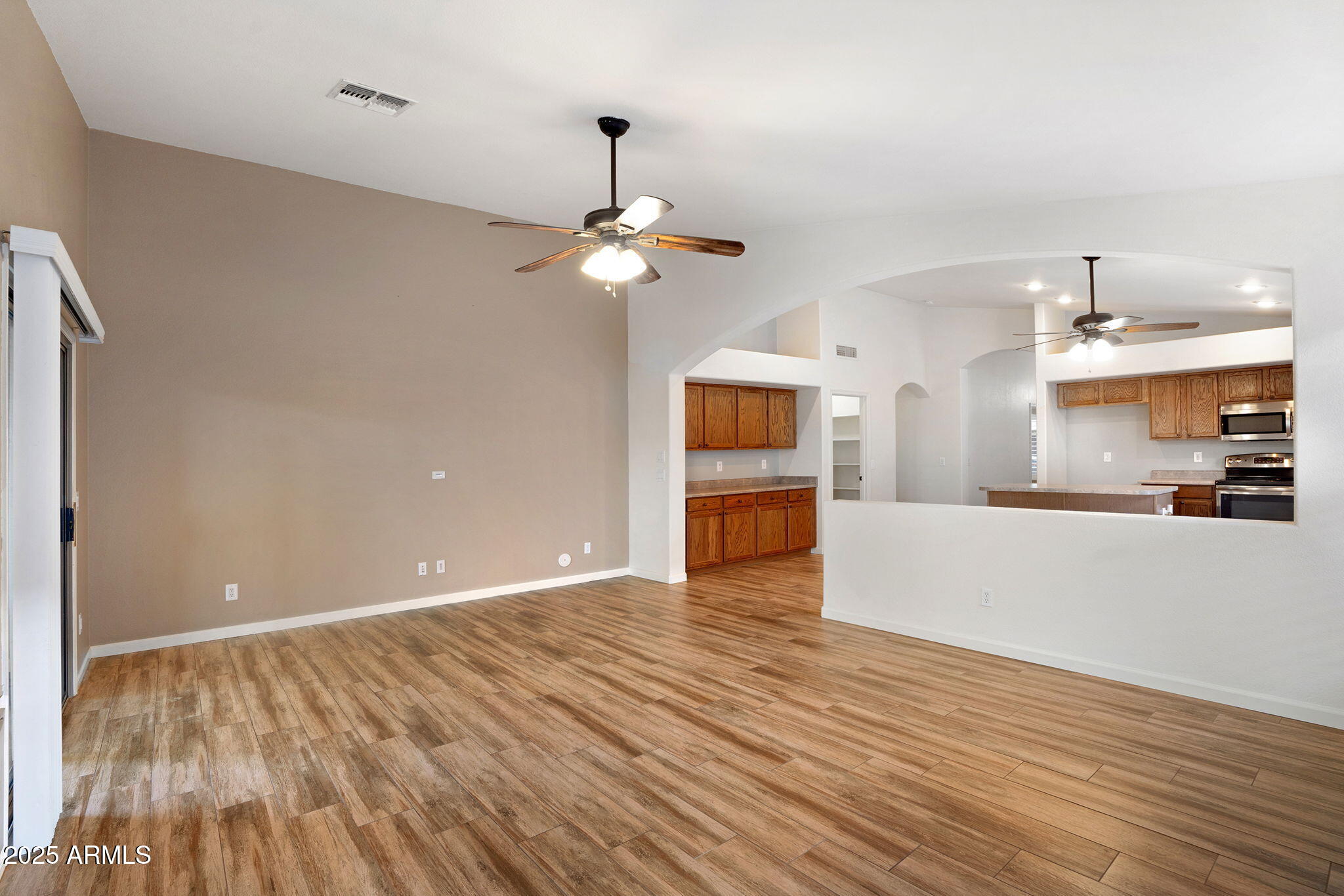 418 E CLAIRIDGE Drive