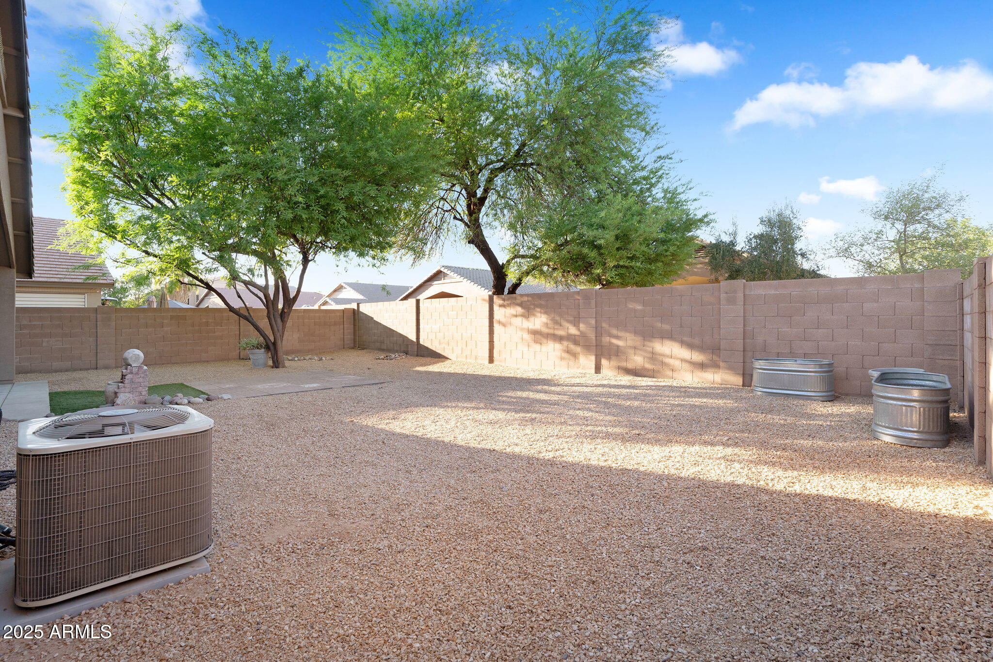 418 E CLAIRIDGE Drive