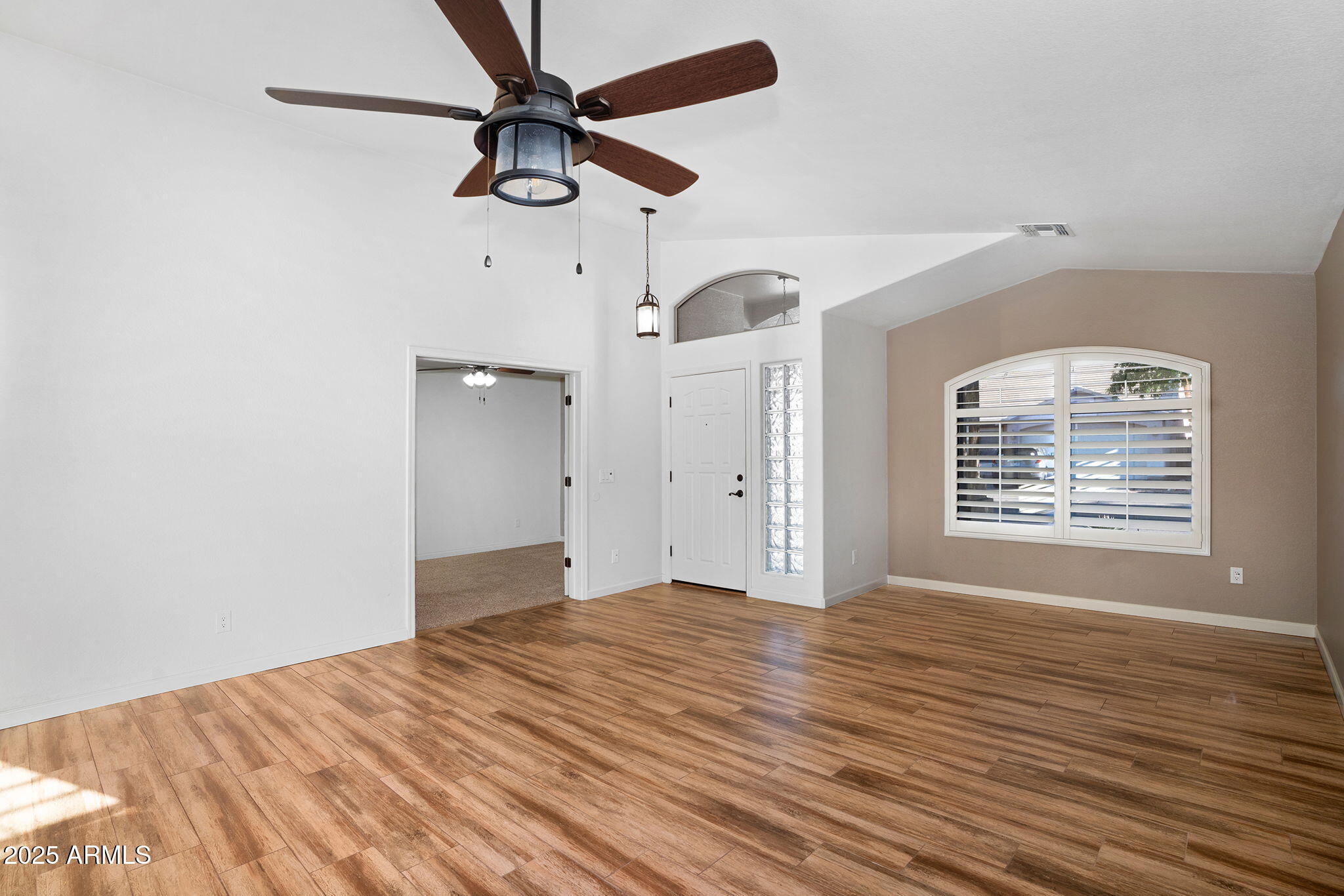 418 E CLAIRIDGE Drive