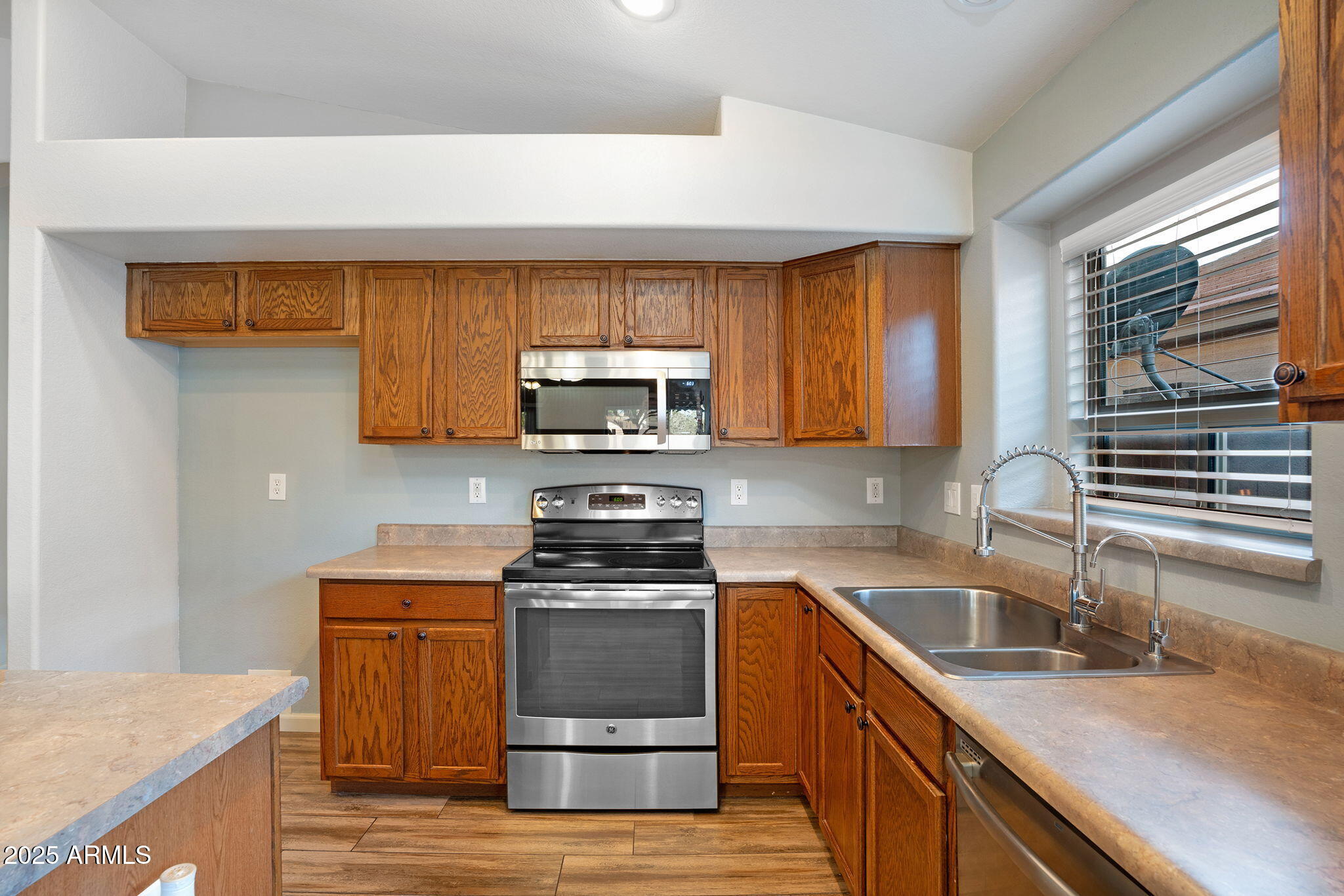 418 E CLAIRIDGE Drive
