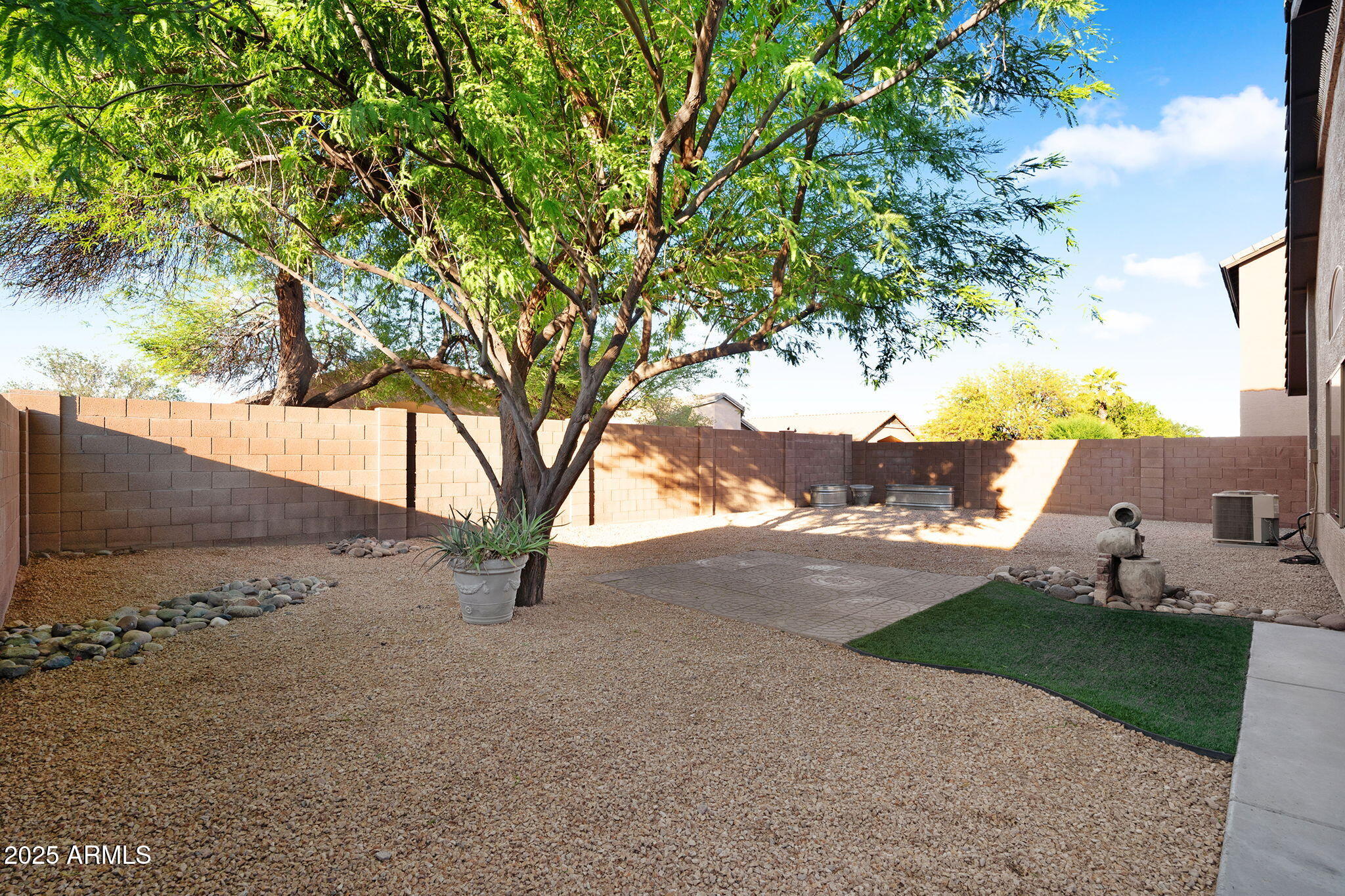 418 E CLAIRIDGE Drive
