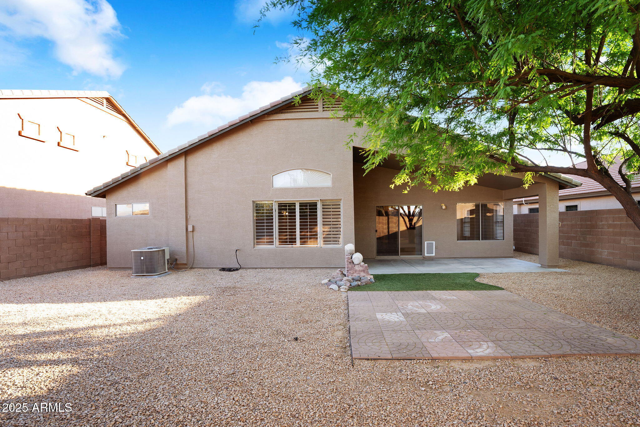 418 E CLAIRIDGE Drive