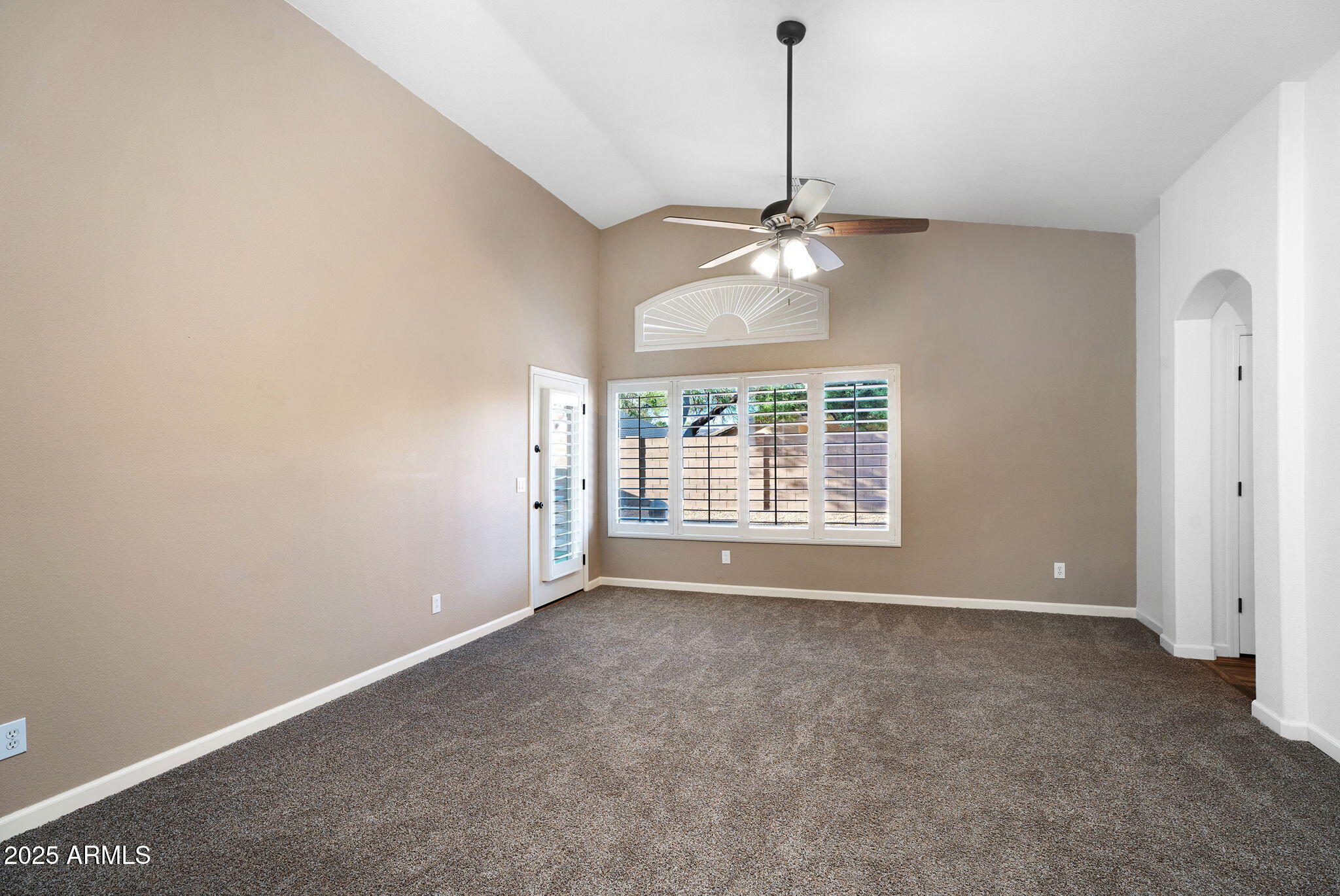 418 E CLAIRIDGE Drive