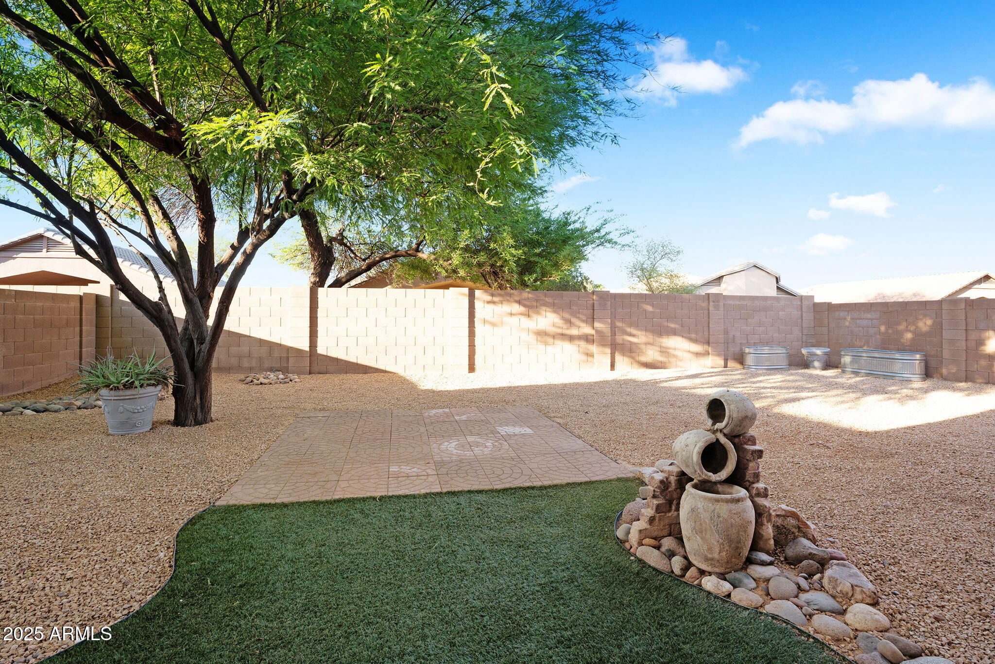 418 E CLAIRIDGE Drive