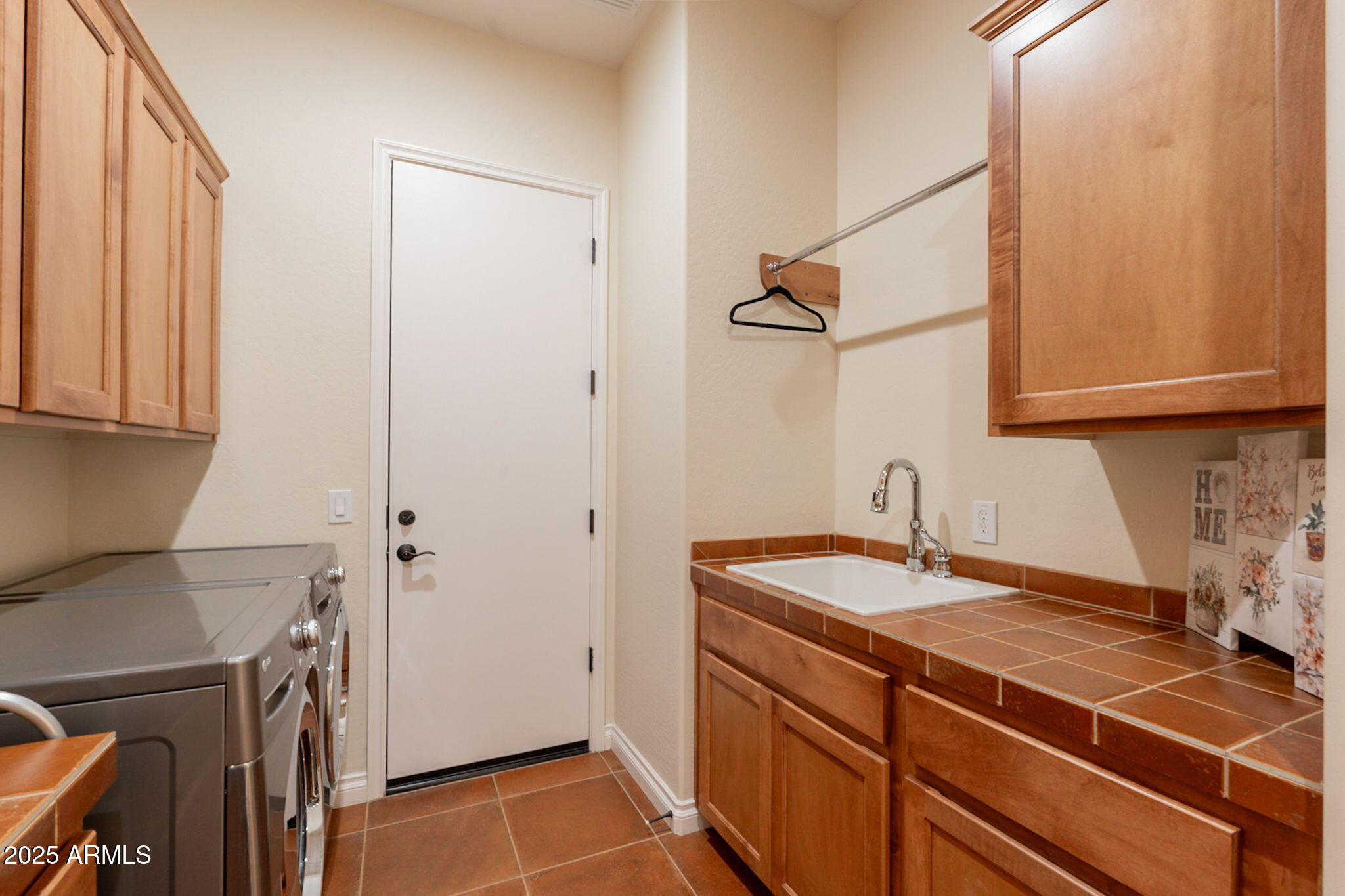 1787 E SATTOO Way