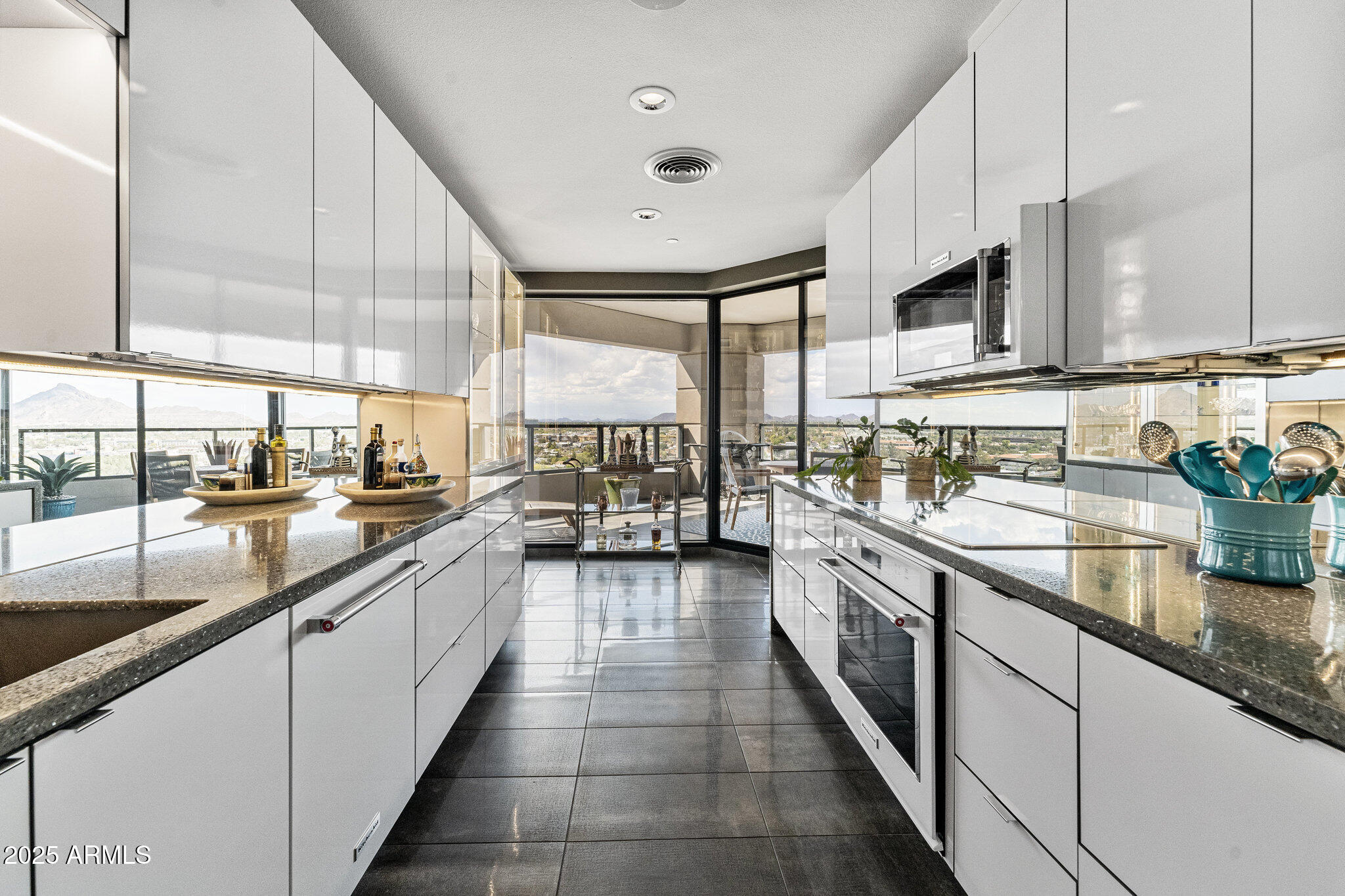 1040 E OSBORN Road, 1103