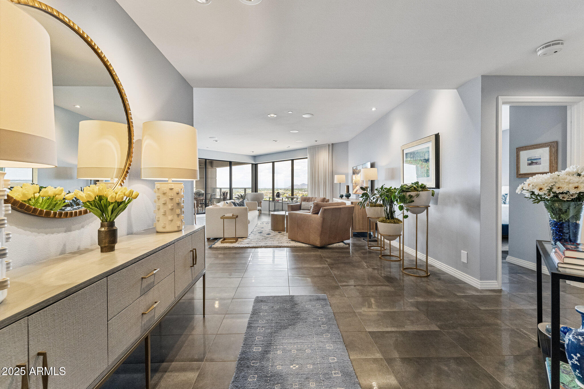 1040 E OSBORN Road, 1103