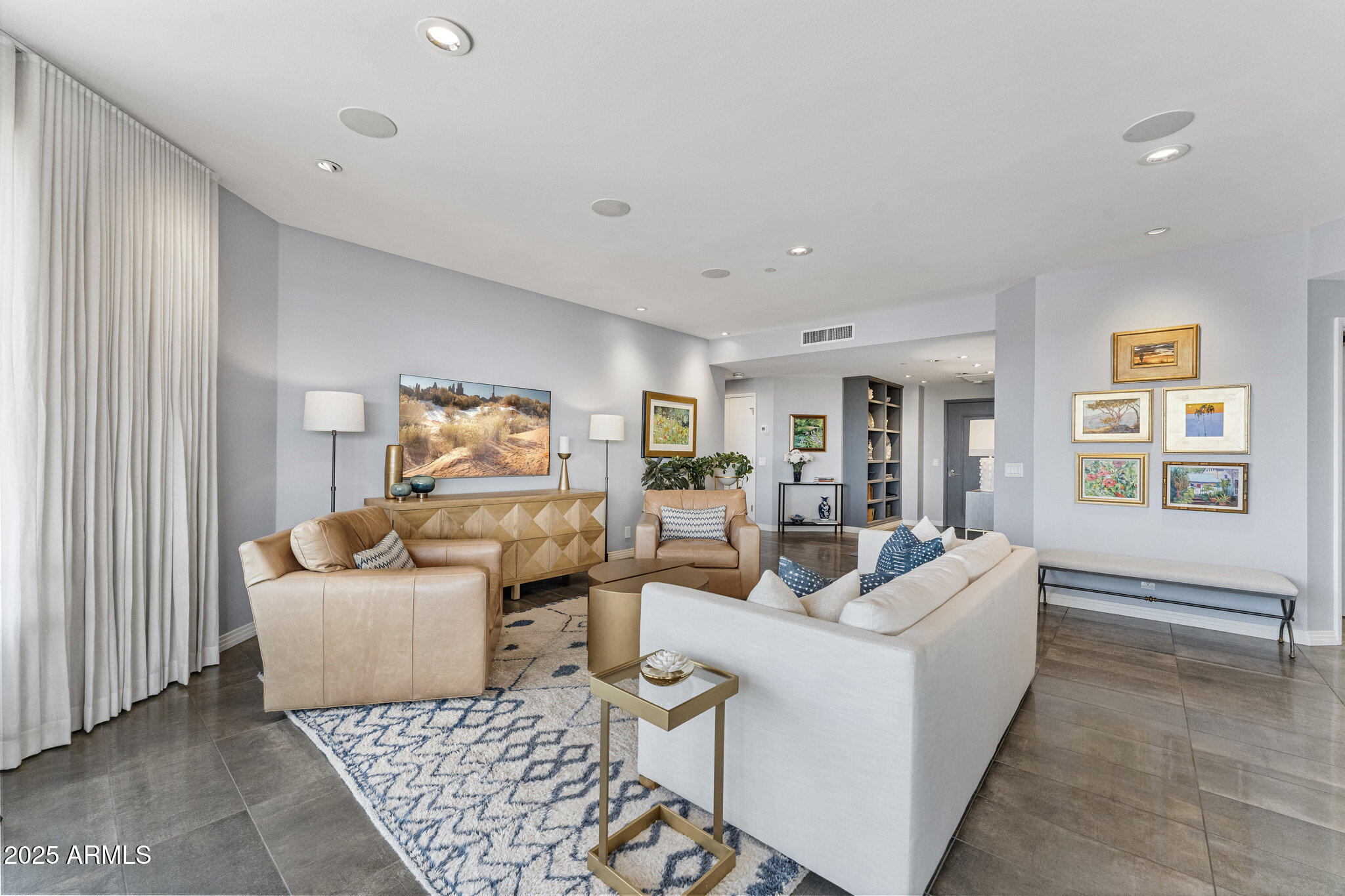 1040 E OSBORN Road, 1103