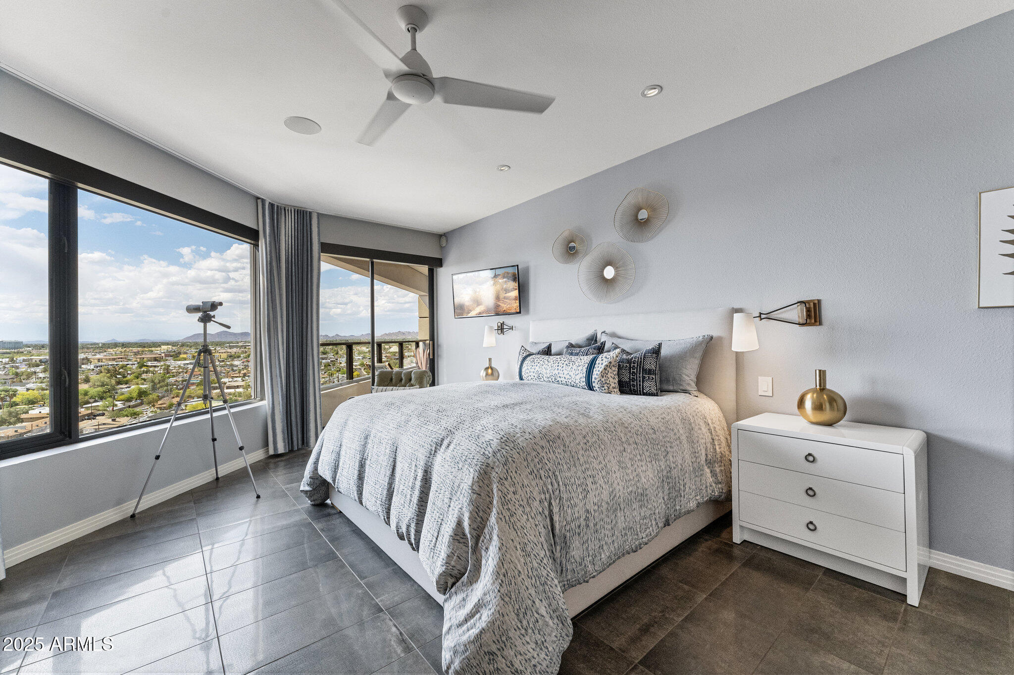 1040 E OSBORN Road, 1103