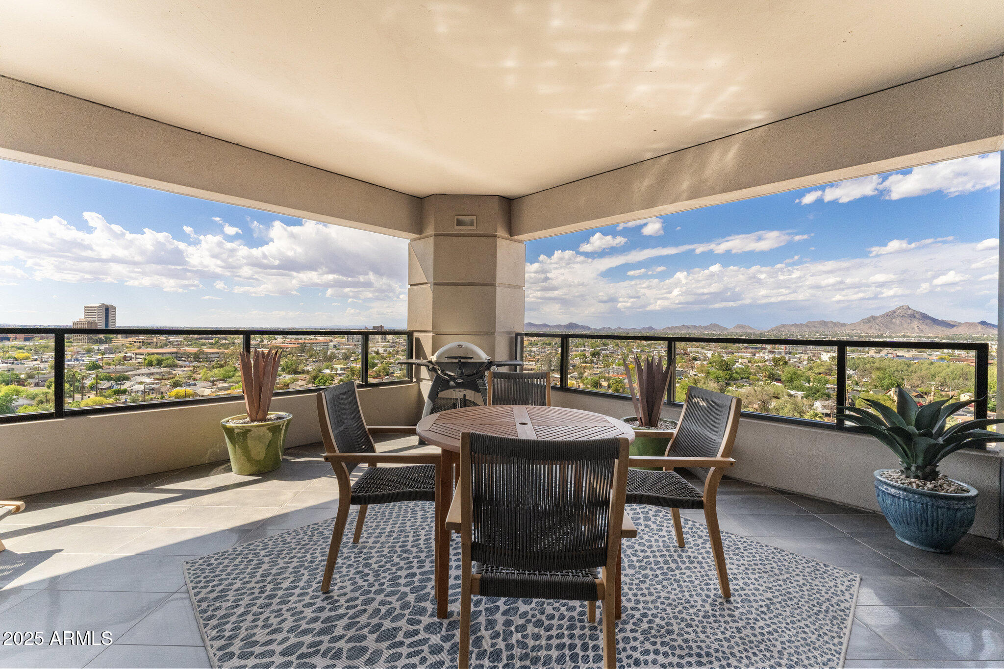 1040 E OSBORN Road, 1103